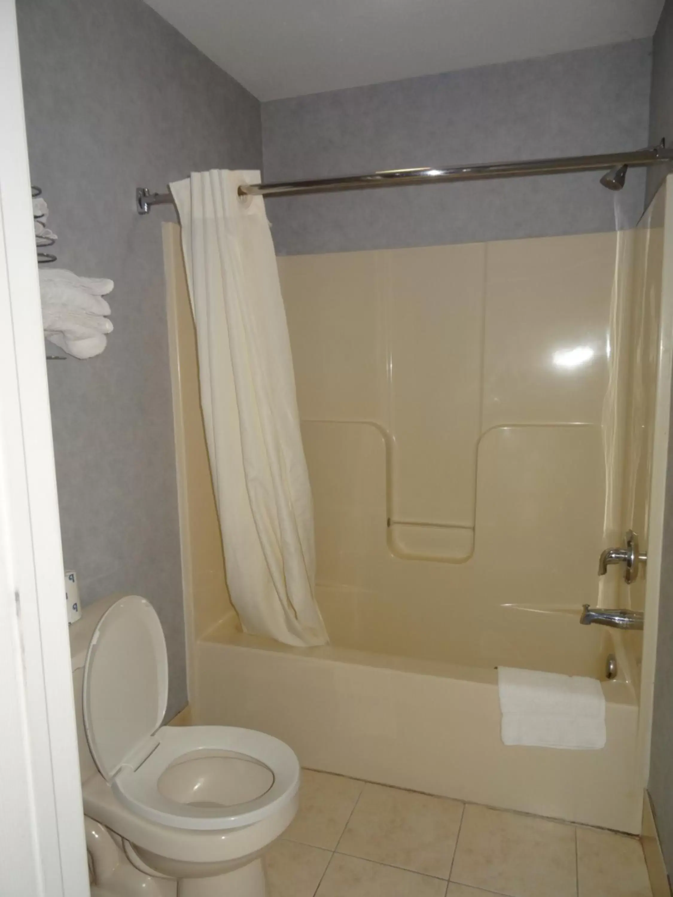 Bathroom in Village Inn & Suites - Smithville