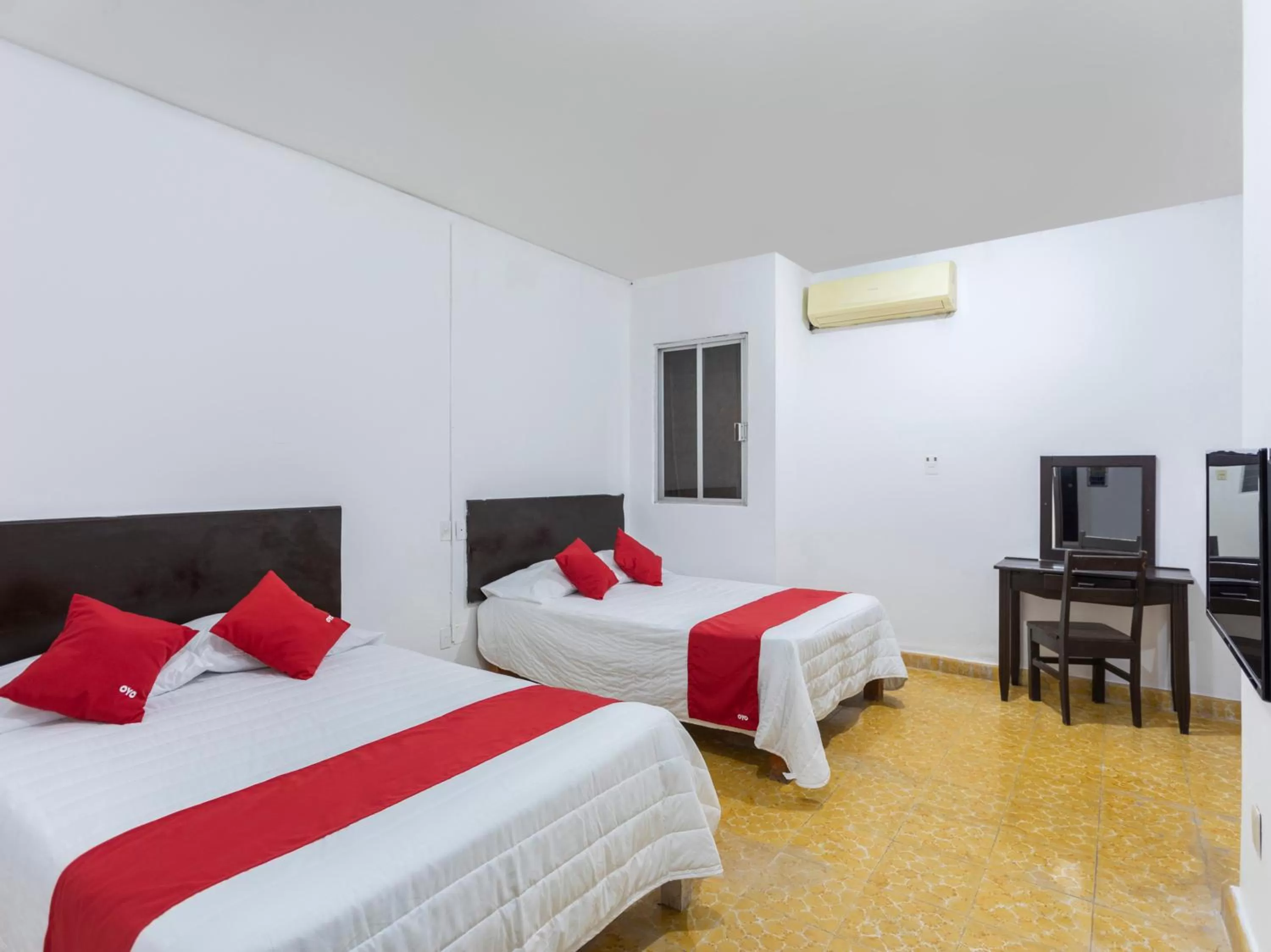 Bedroom, Bed in OYO Hotel Cristal,Museum of Mayan culture,Chetumal