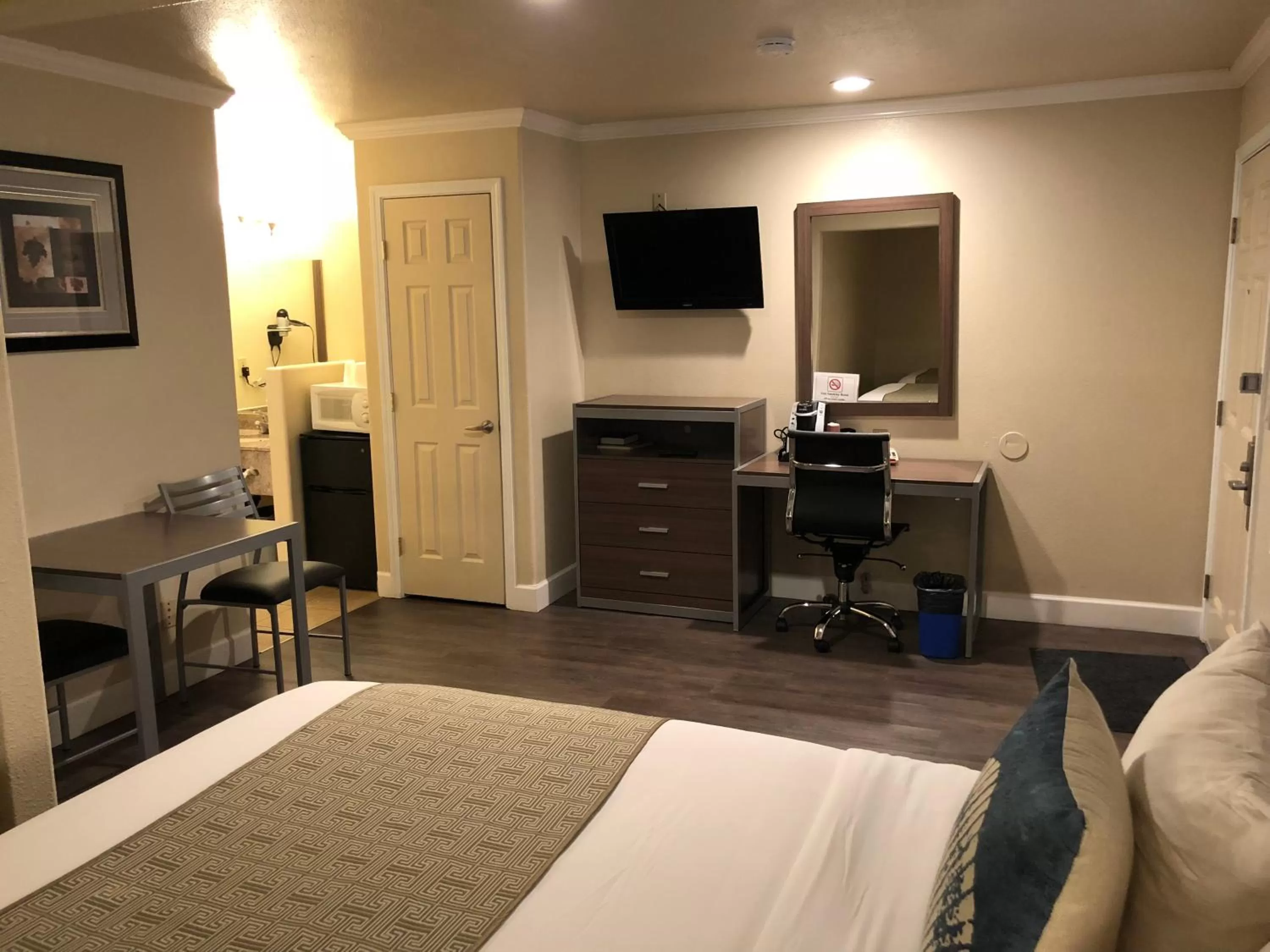 Living room, Bed in El Castell Motel