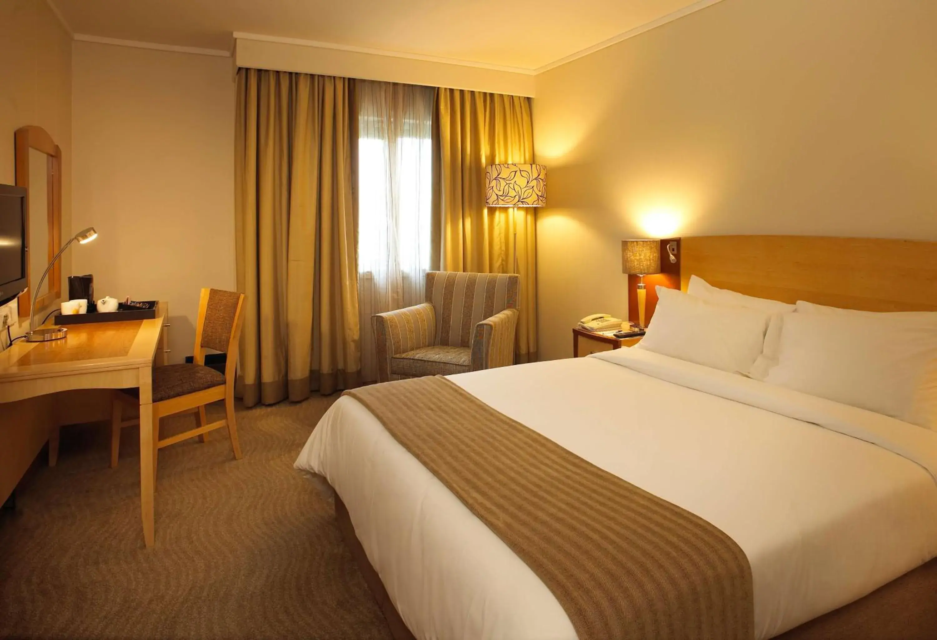 Standard Queen Non-Smoking in Garden Court Eastgate Standard Queen Non-Smoking in Garden Court Eastgate