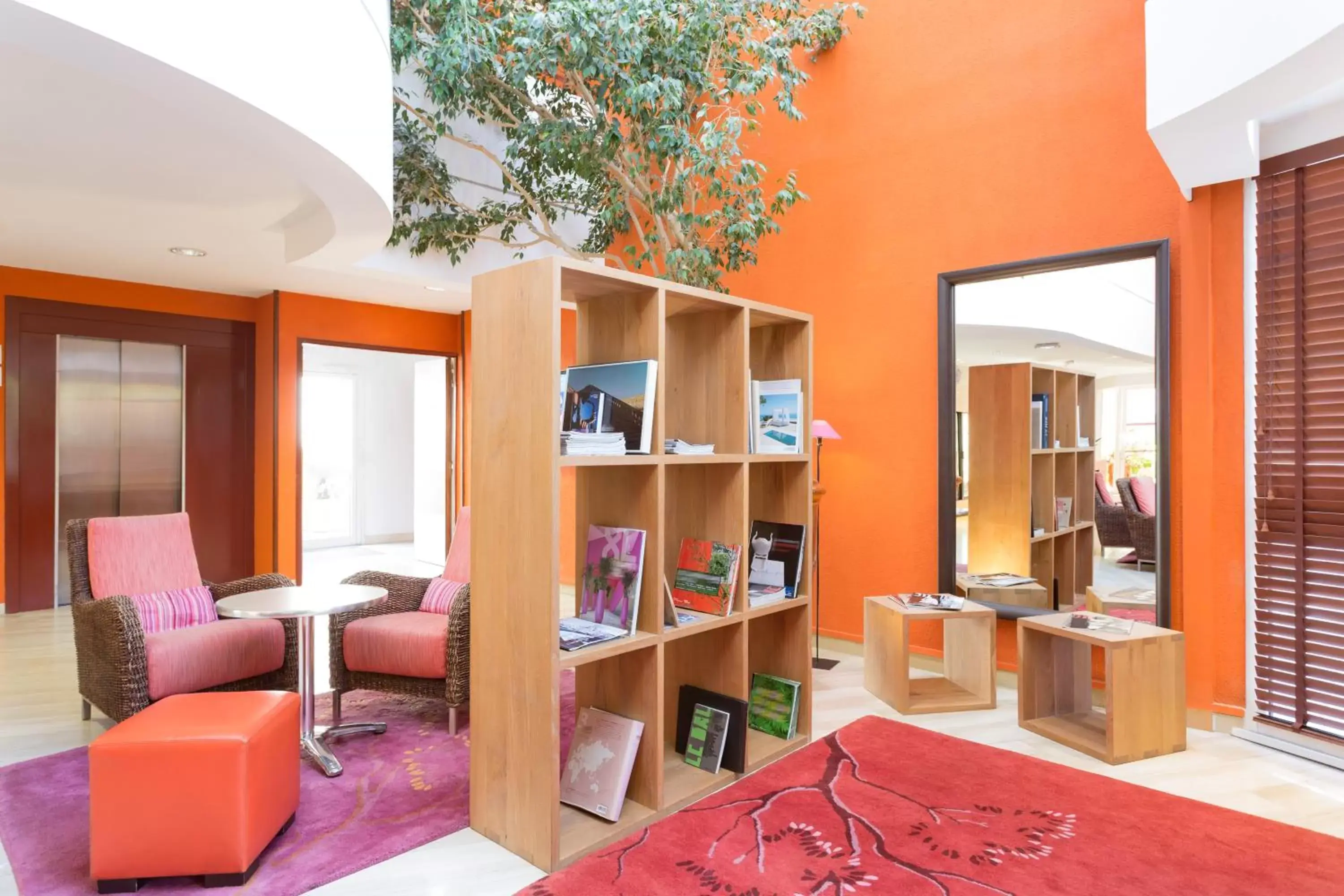 Library in Novotel Suites Montpellier Antigone