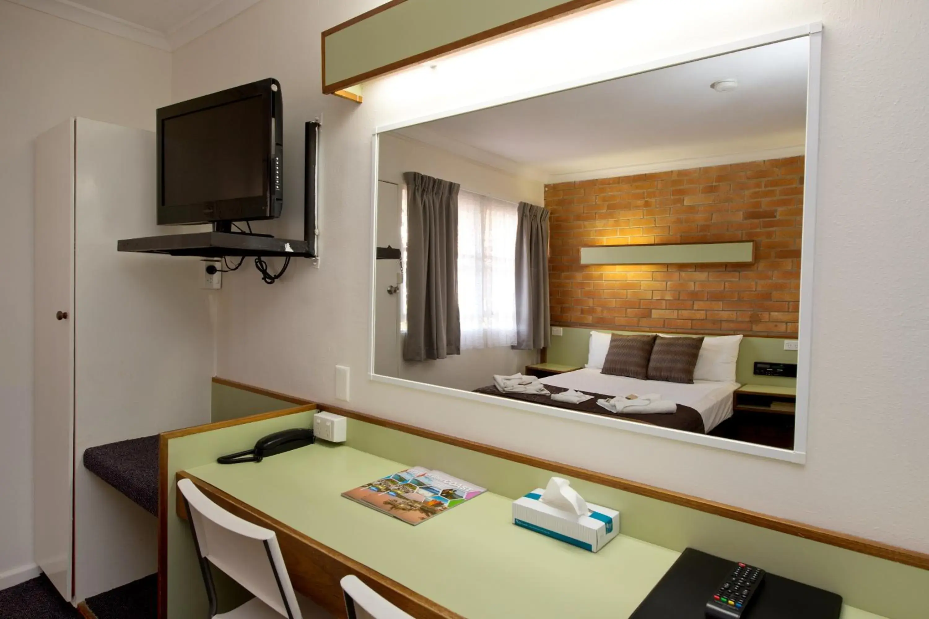 TV and multimedia, Coffee/Tea Facilities in Mineral Sands Motel