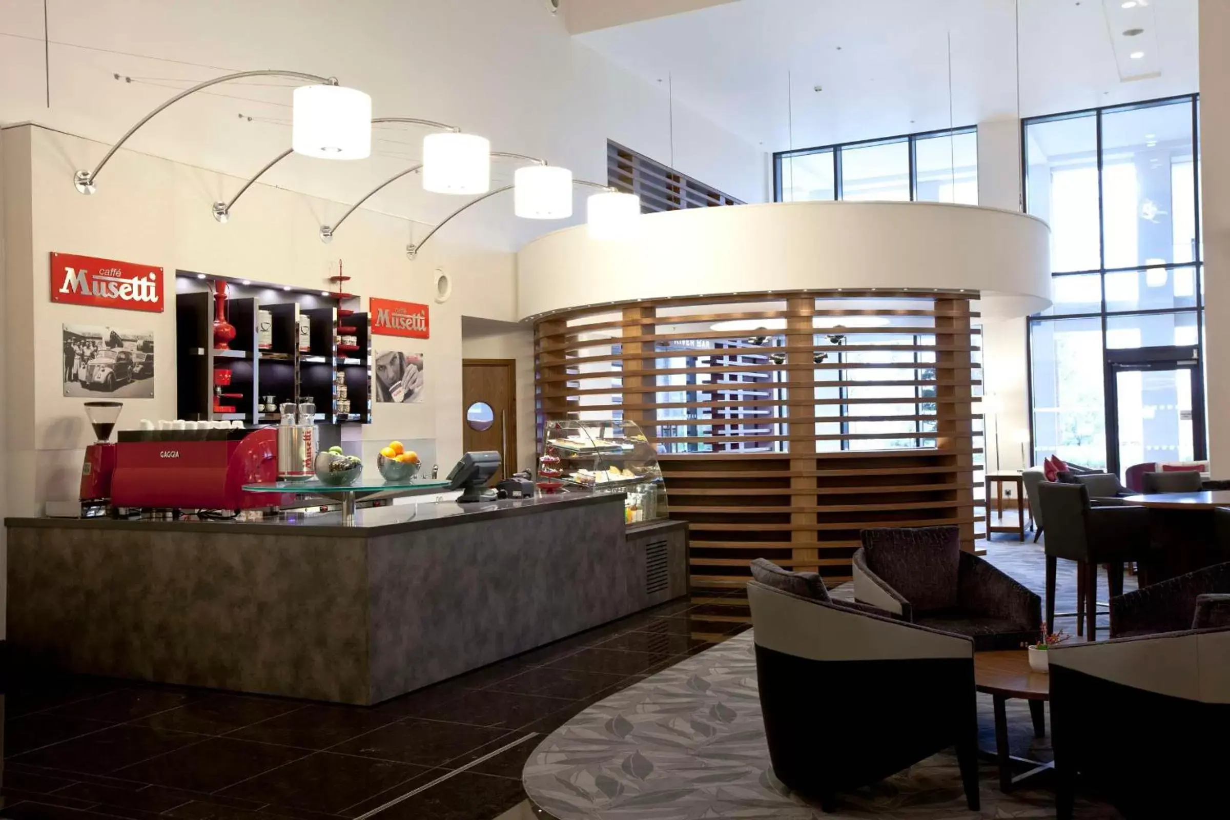Restaurant/places to eat, Lounge/Bar in Hilton London Heathrow Airport Terminal 5