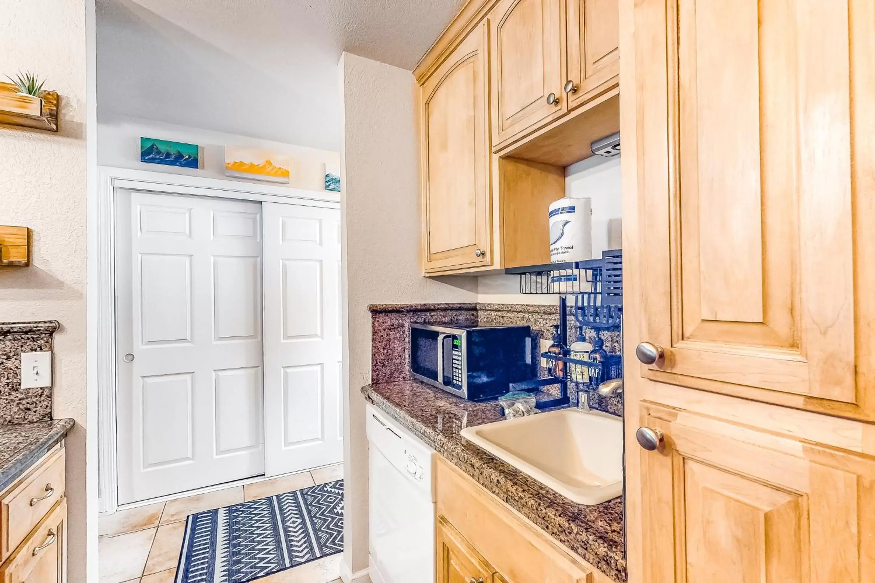 Kitchen/Kitchenette in The Lake House