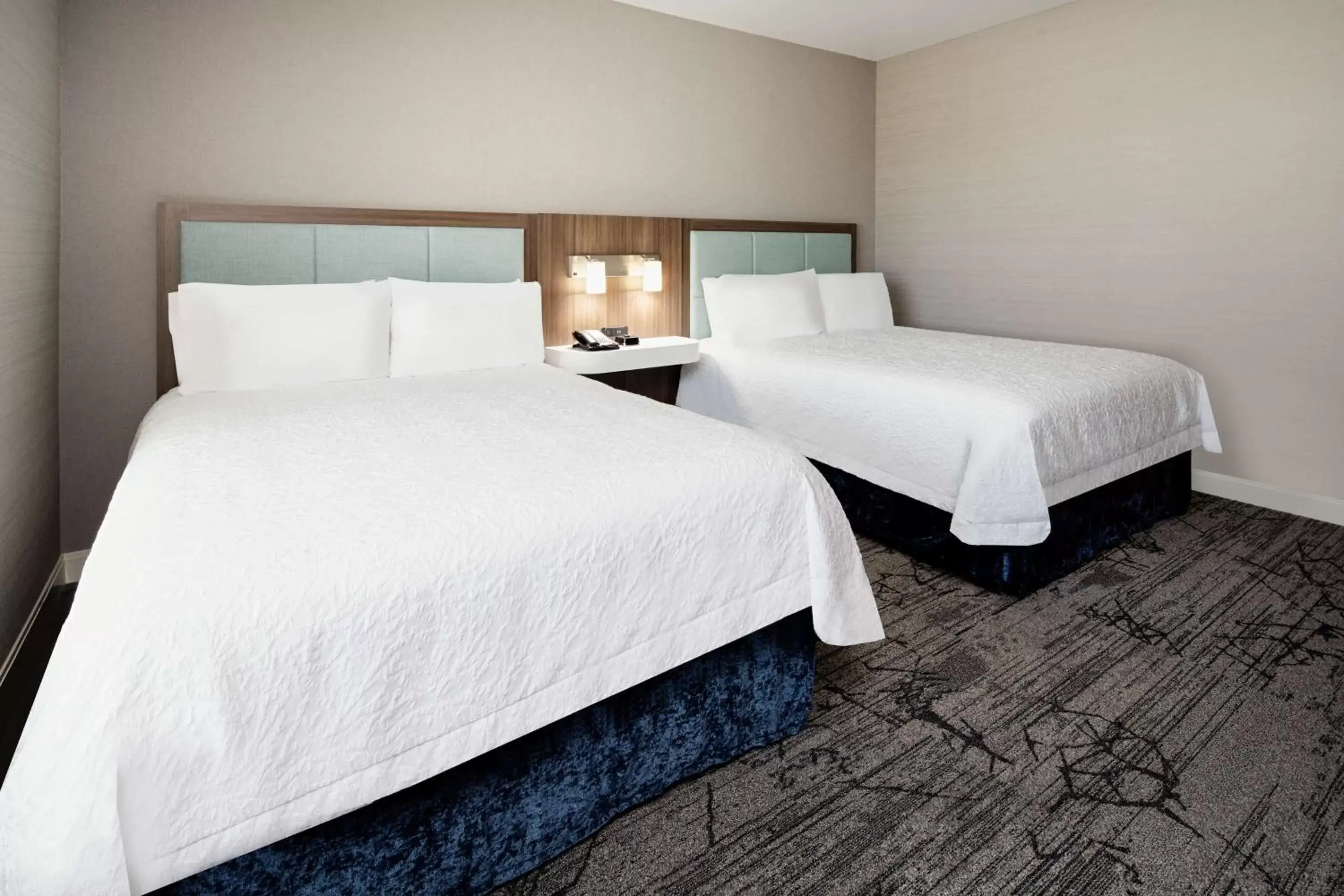 Bed in Hampton Inn & Suites Gilroy, Ca