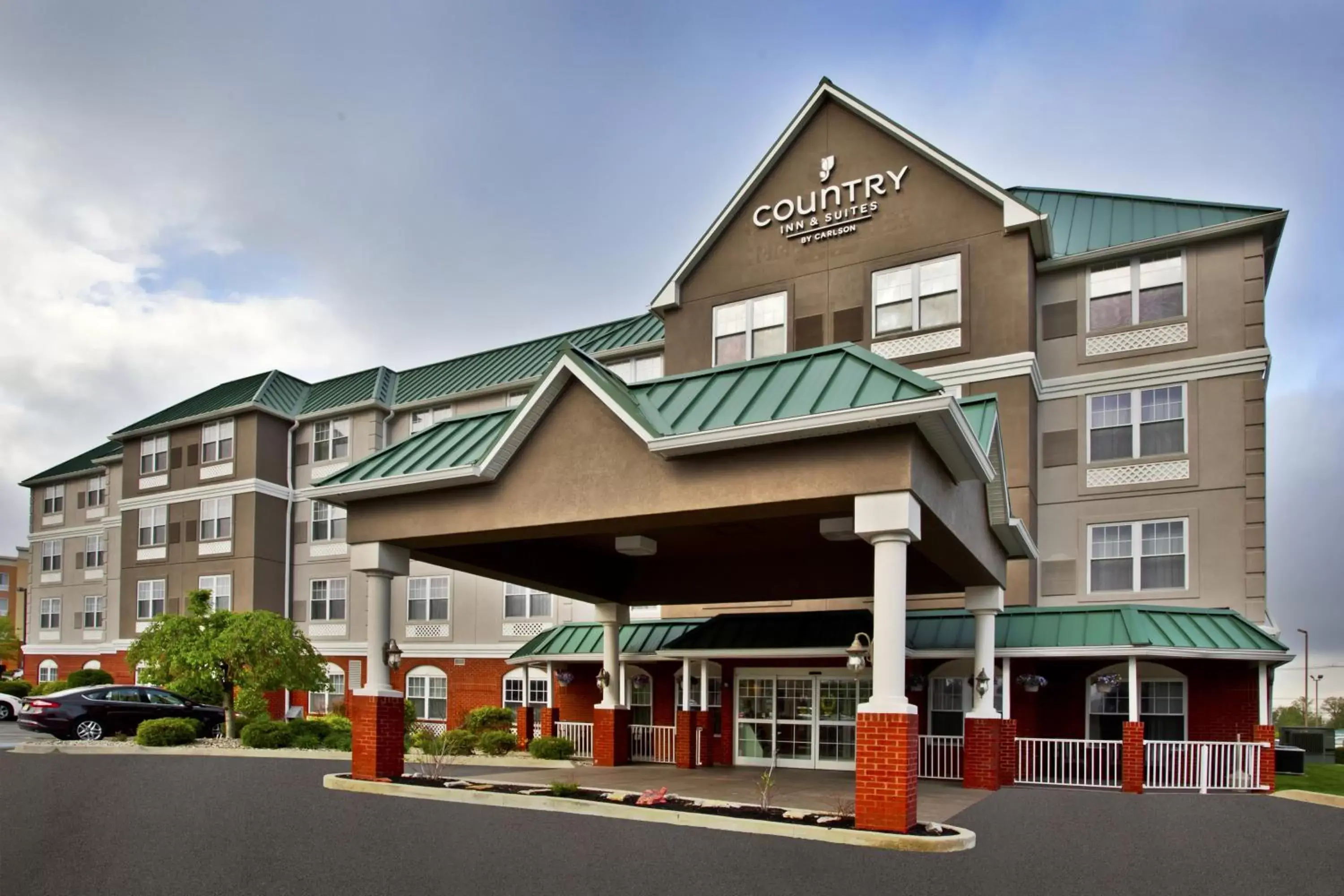 Facade/entrance, Property Building in Country Inn & Suites by Radisson, Louisville East, KY