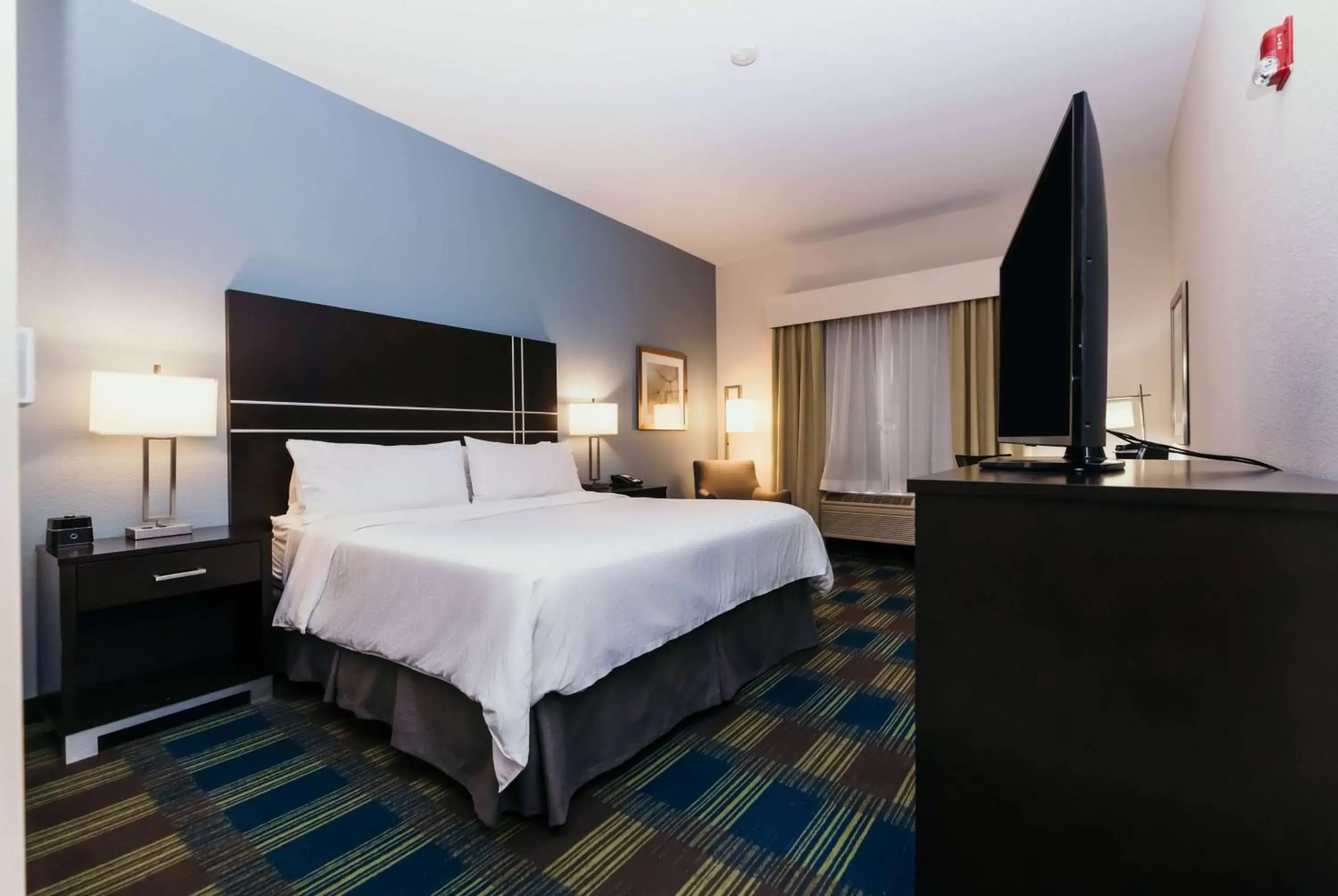 King Room with Mobility Access and Bathtub with Grab Bars, Non-Smoking in La Quinta Inn & Suites by Wyndham Ankeny IA - Des Moines IA