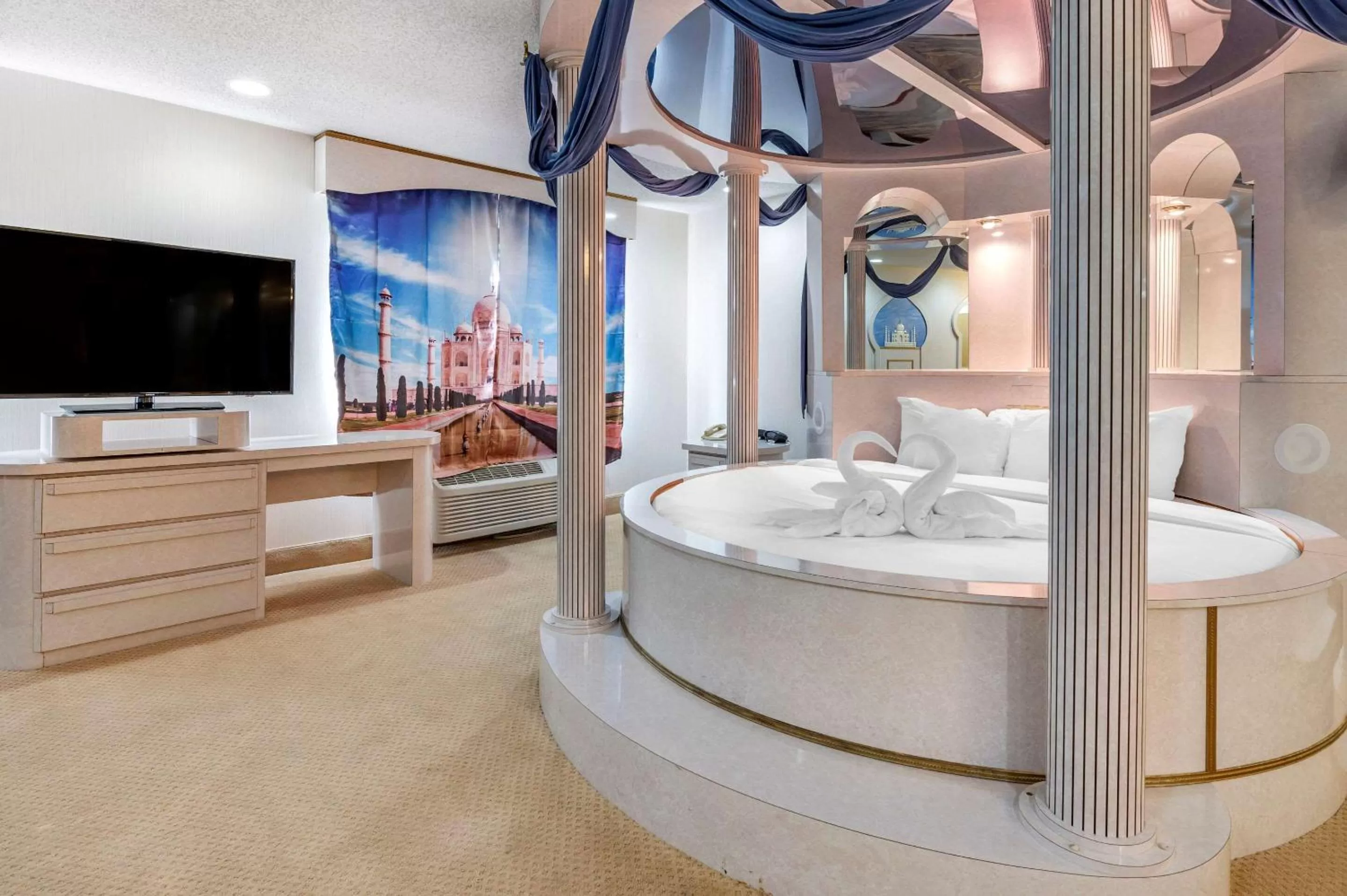 Bedroom in Comfort Suites Elkhart North