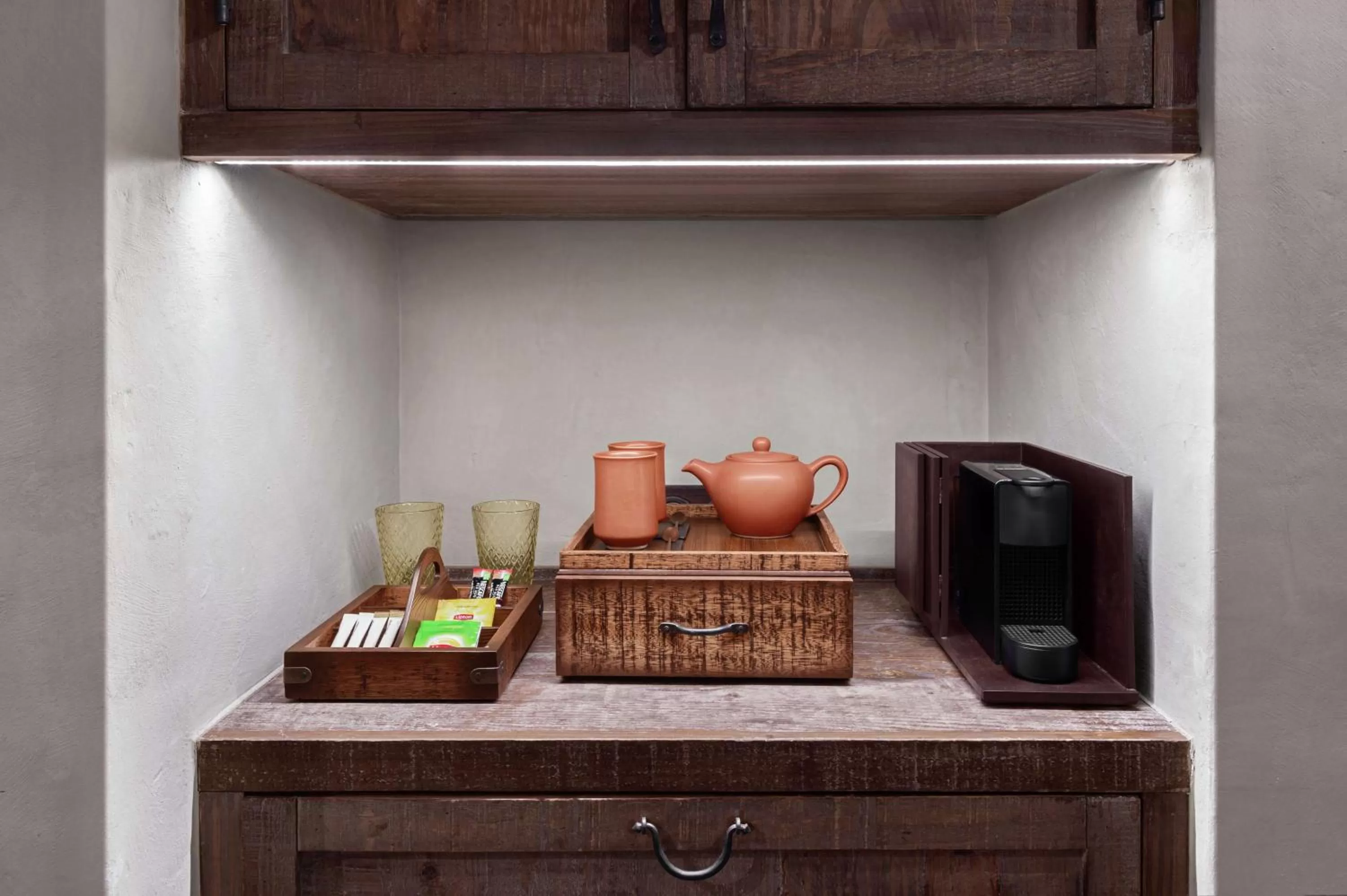 Coffee/tea facilities in Al Seef Heritage Hotel Dubai, Curio Collection by Hilton