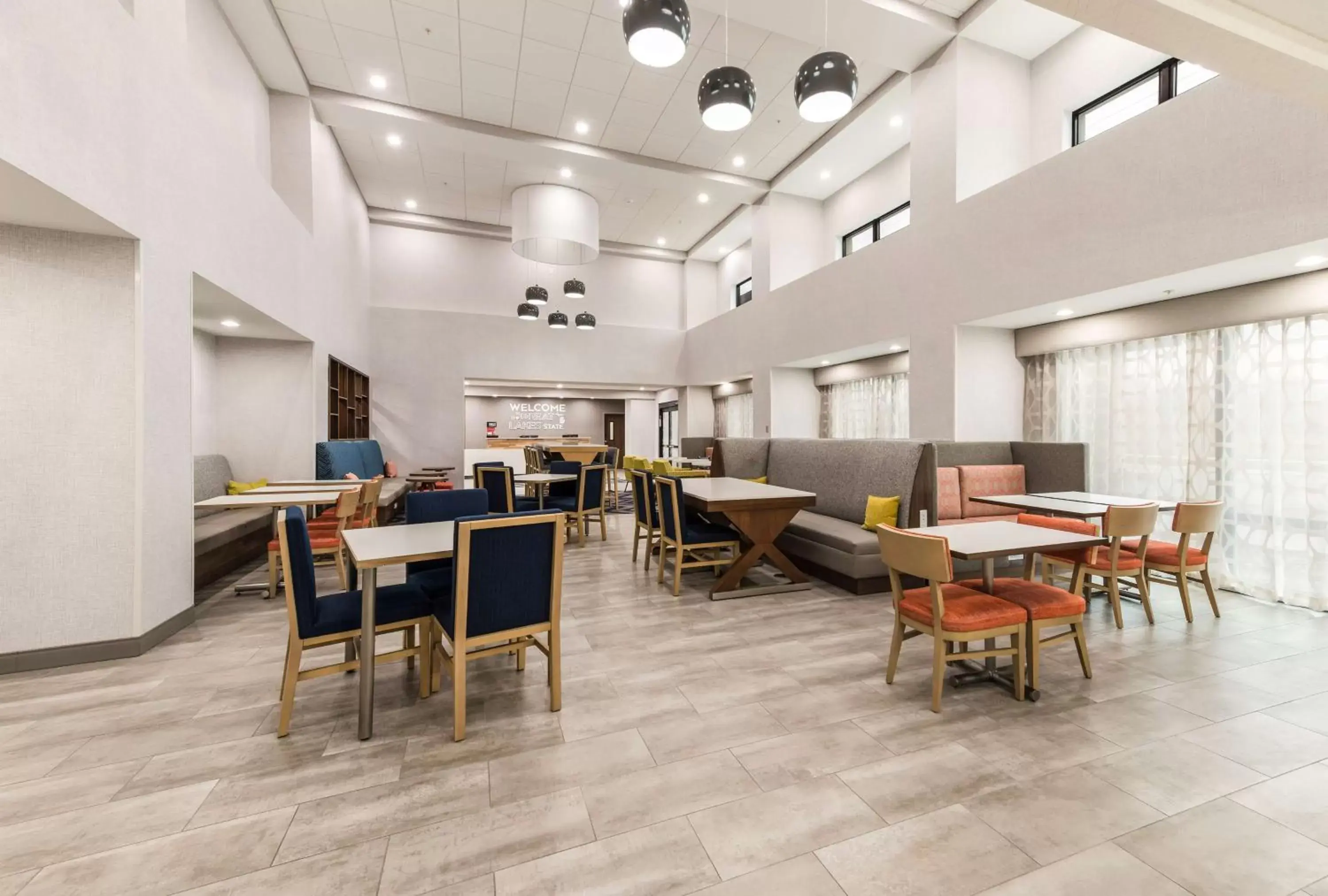 Breakfast in Hampton Inn & Suites Benton Harbor, MI Breakfast in Hampton Inn & Suites Benton Harbor, MI