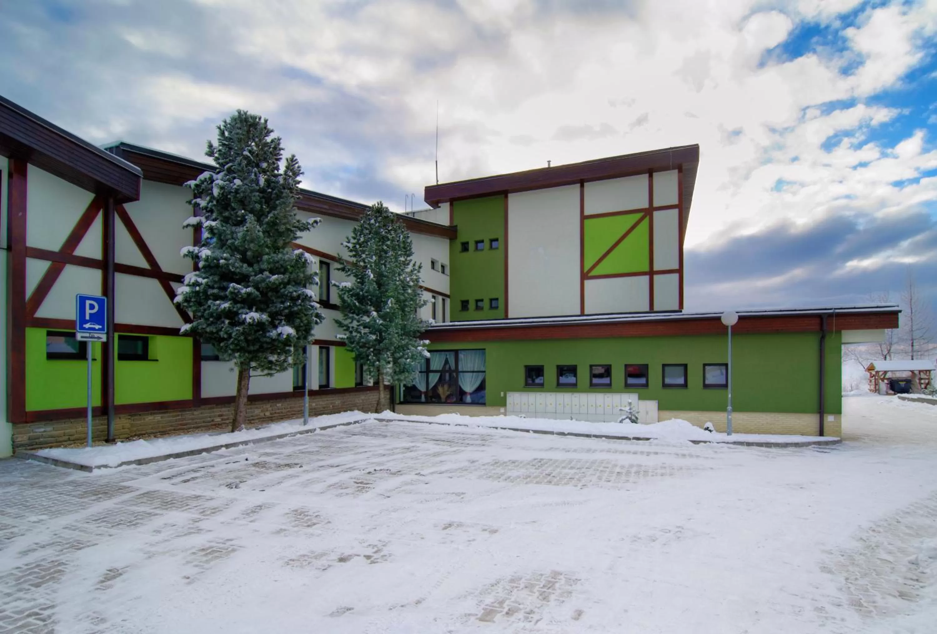 Property building in Apartmanovy dom Familia Smokovec