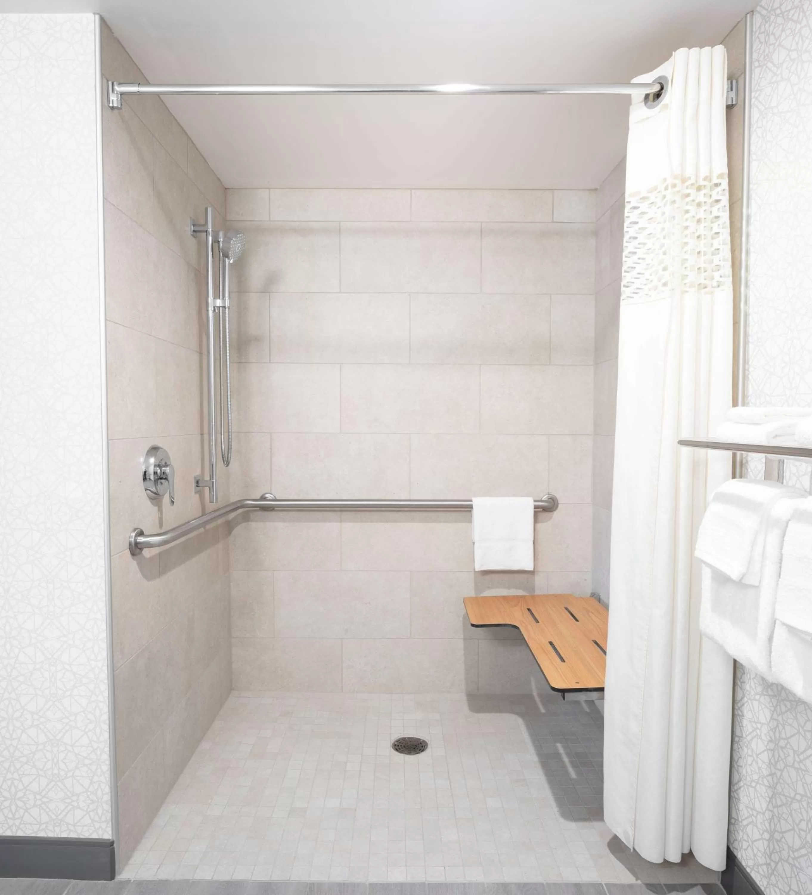 Bathroom in Hampton Inn Dubuque