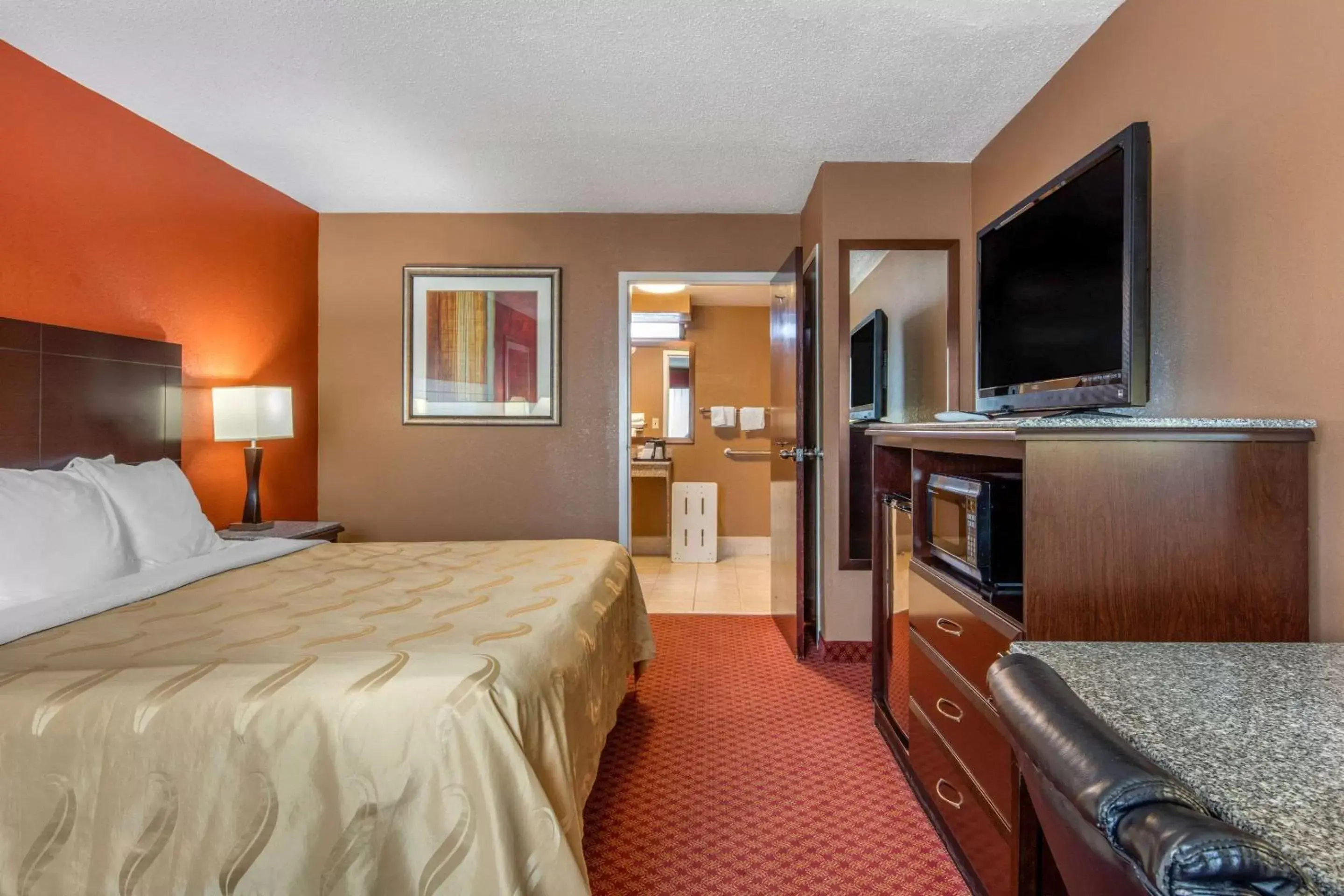 Photo of the whole room, Bed in Quality Inn Kingston Springs