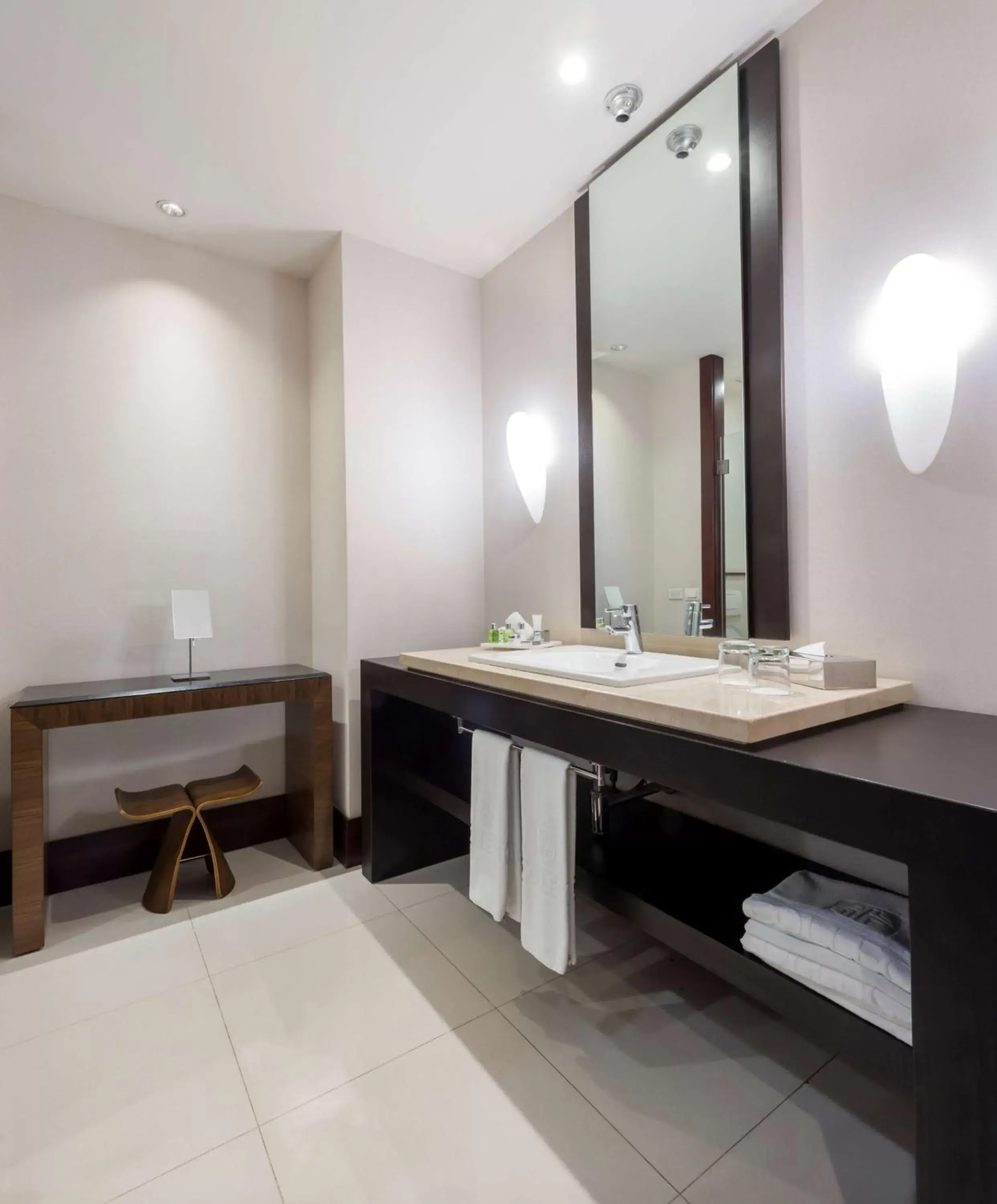 Photo of the whole room, Bathroom in NH Collection Guadalajara Providencia