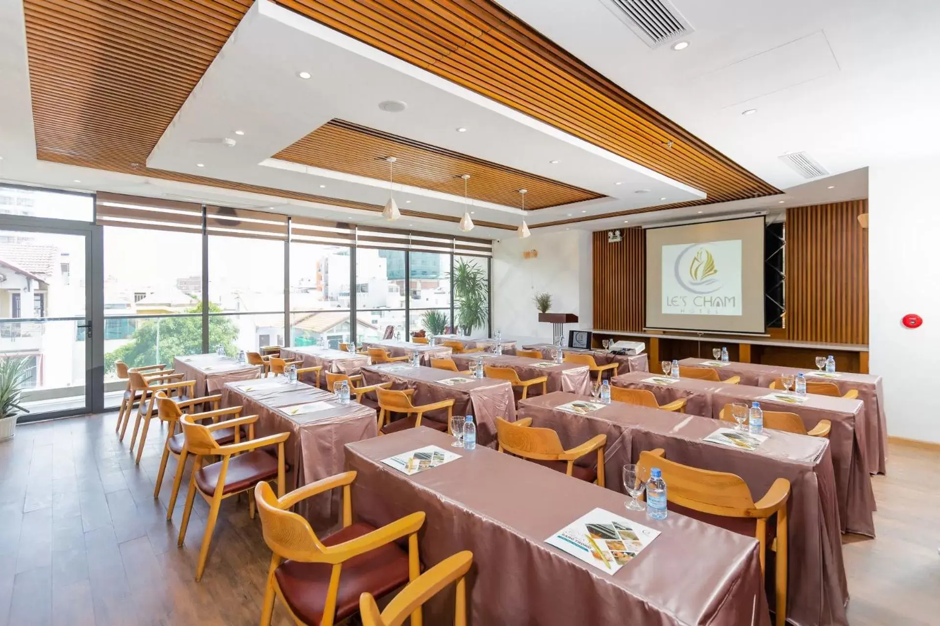 Meeting/conference room in Le's Cham Hotel