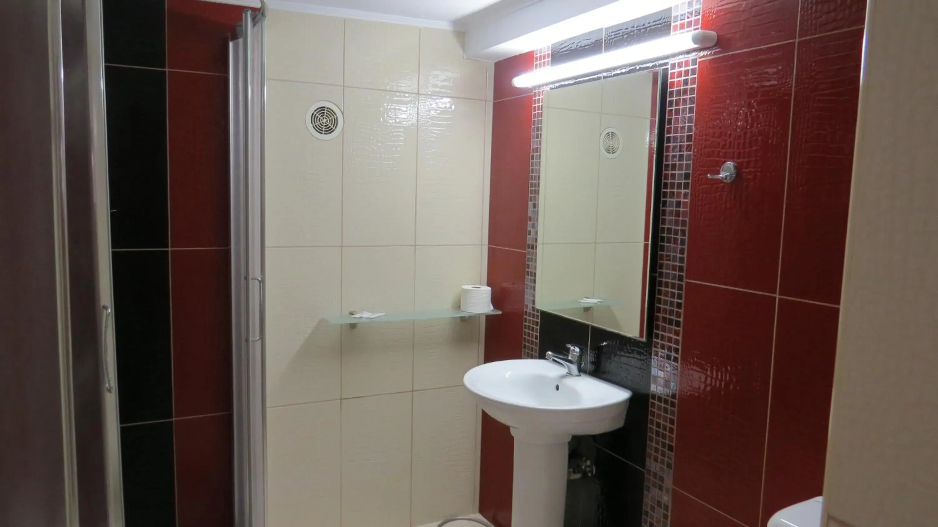 Shower, Bathroom in Medusa Villa