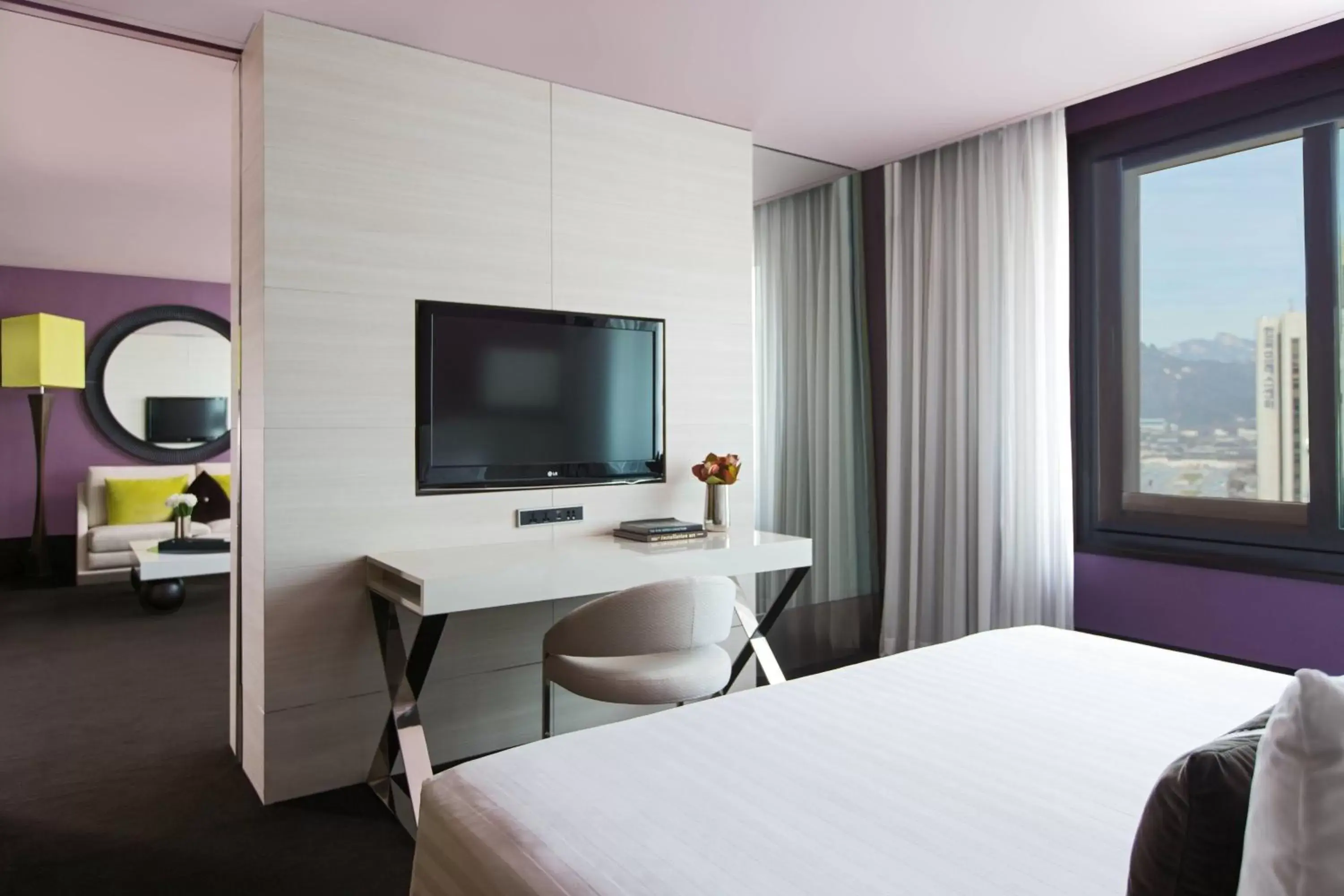 Bedroom, TV/Entertainment Center in THE PLAZA Seoul, Autograph Collection