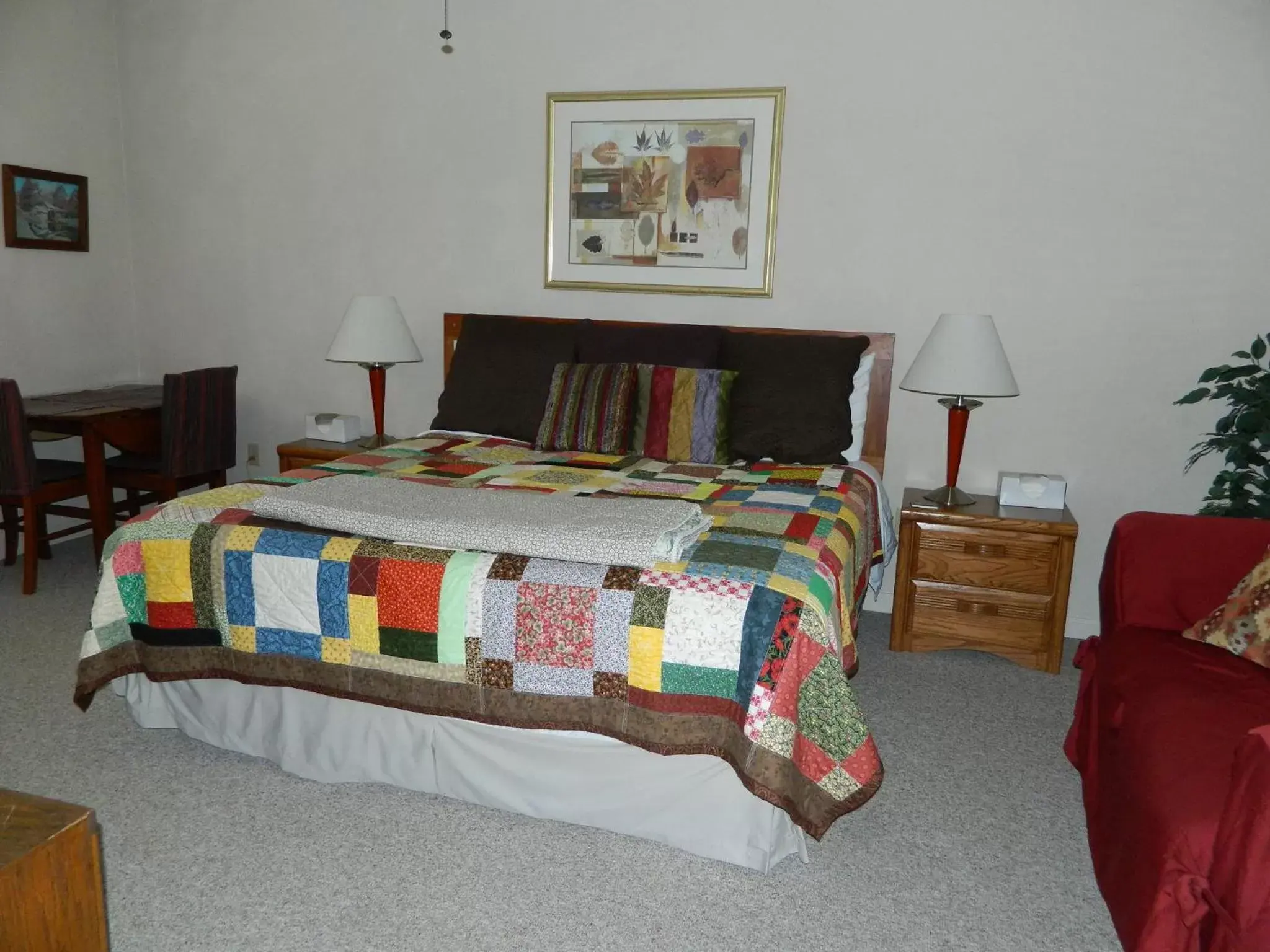 Photo of the whole room, Bed in Bent Mountain Lodge Bed And Breakfast, Inc.