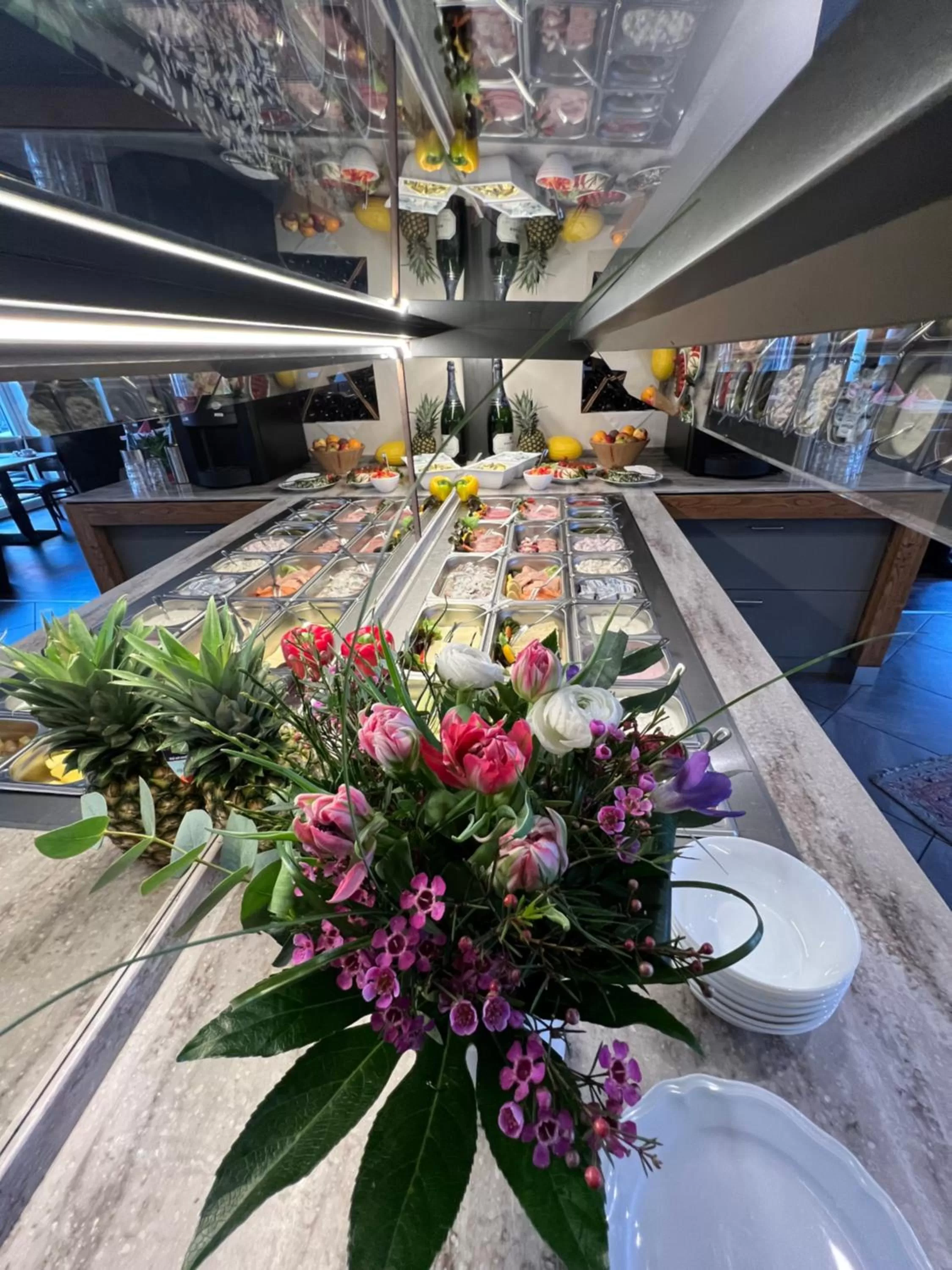 Buffet breakfast in Hotel Ammerländer Hof