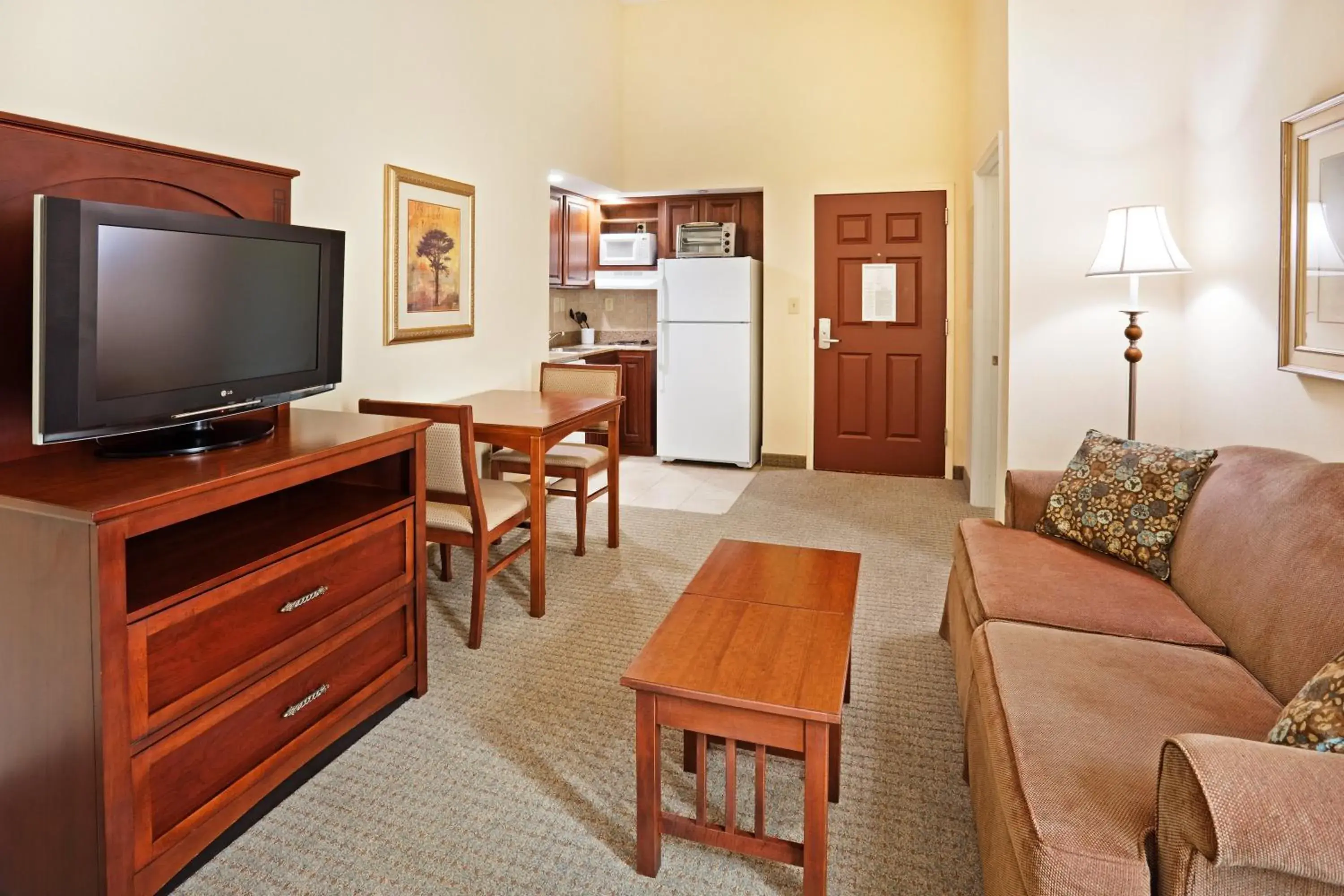 Photo of the whole room, TV/Entertainment Center in Staybridge Suites-Knoxville Oak Ridge