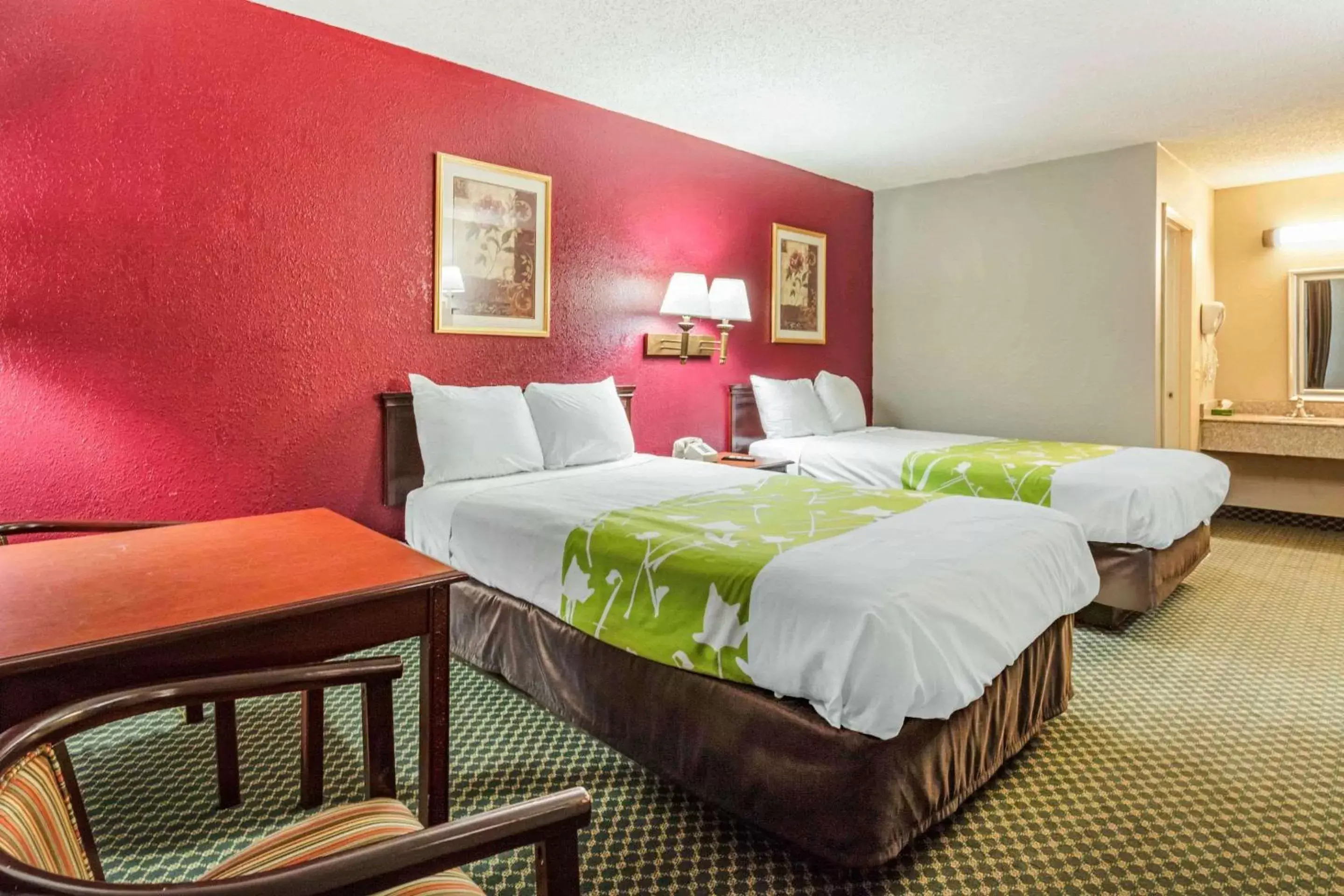 Photo of the whole room, Bed in Rodeway Inn Prattville I-65