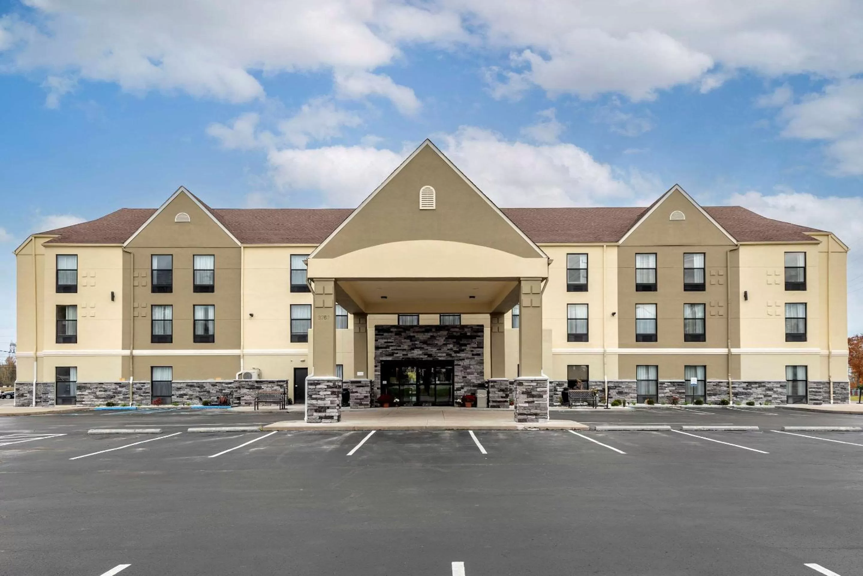 Property building in Comfort Inn Madison near Clifty Falls