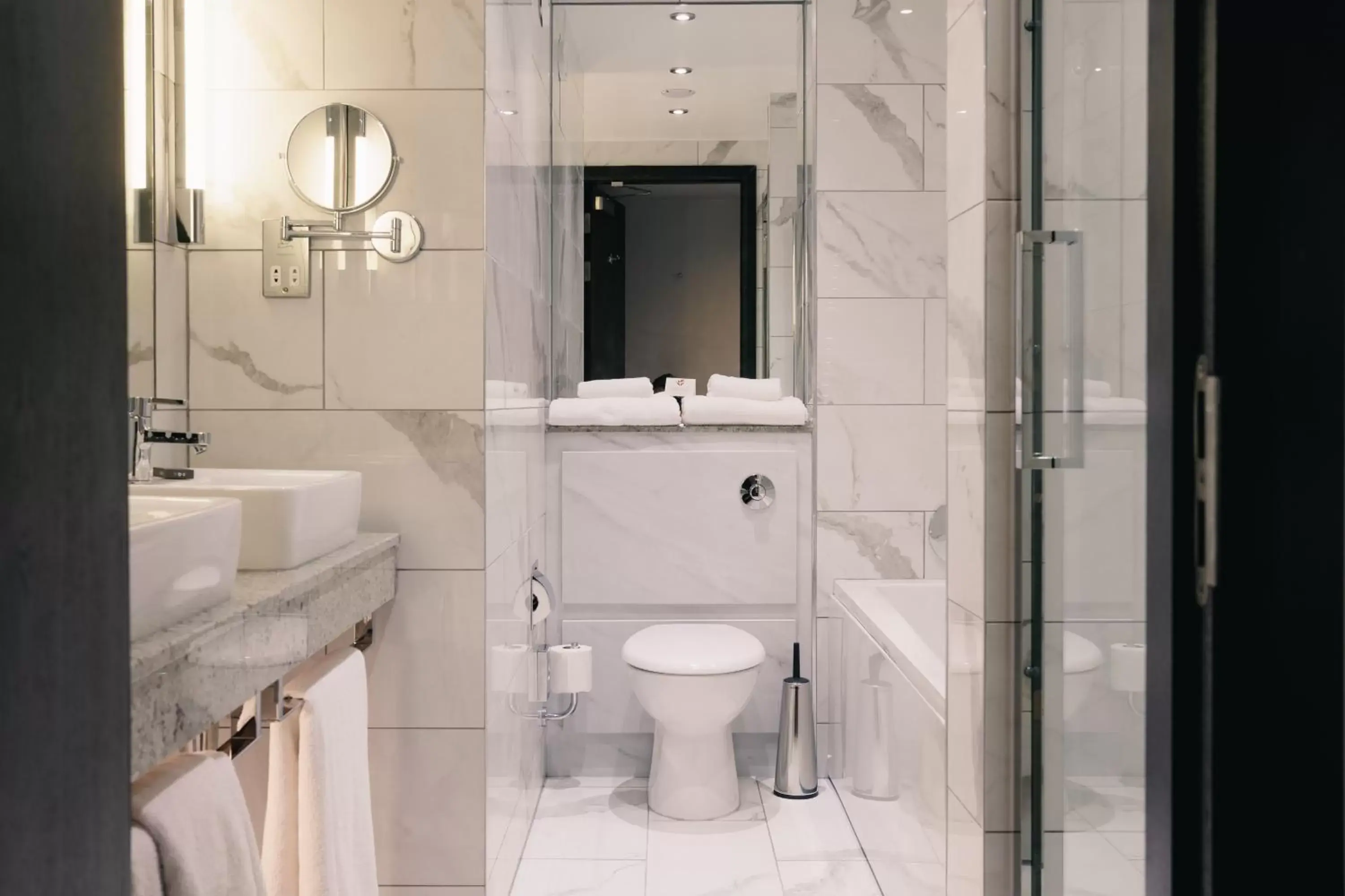 Shower, Bathroom in Casa Hotel