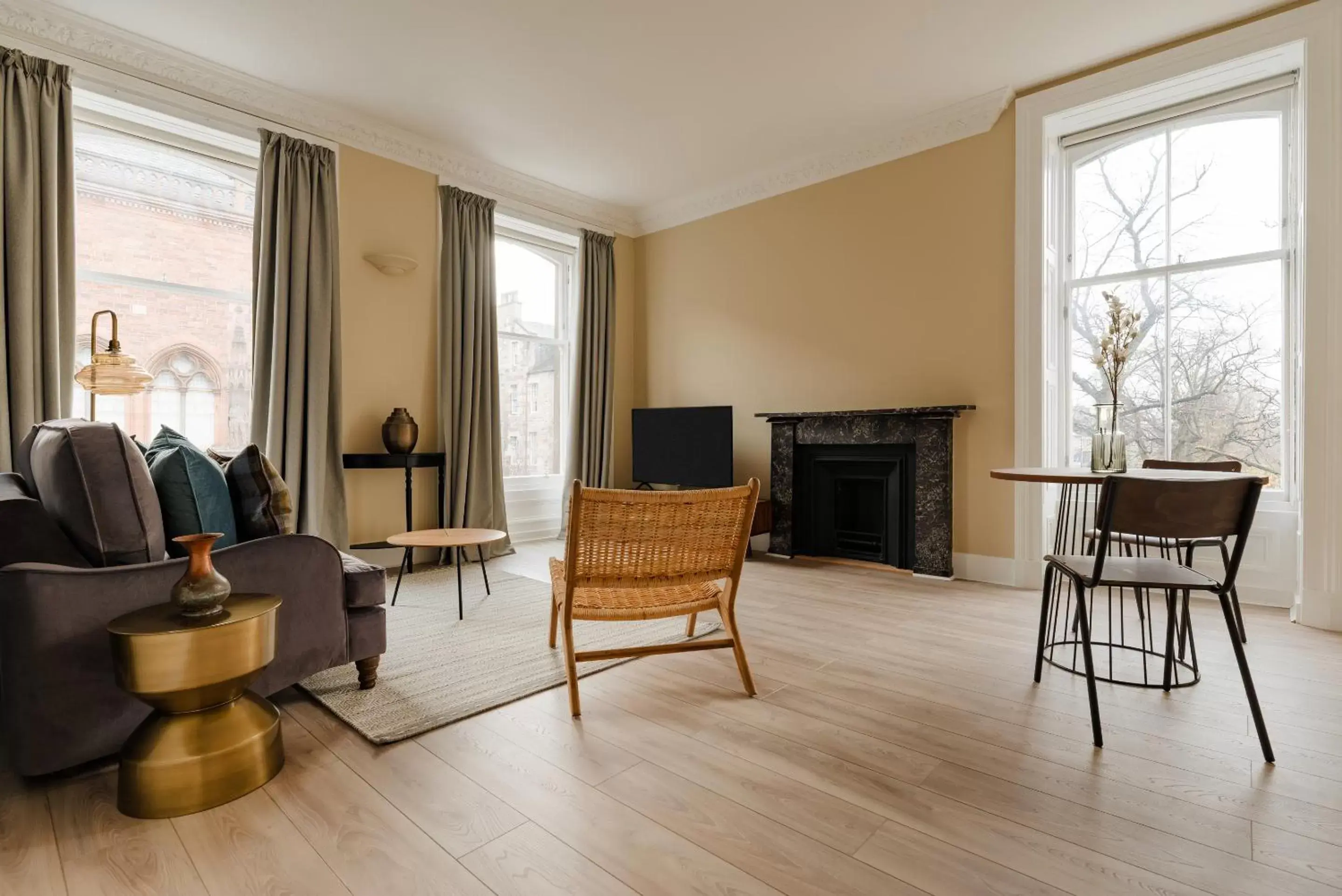 Living room, Seating Area in Sonder Royal Garden Apartments