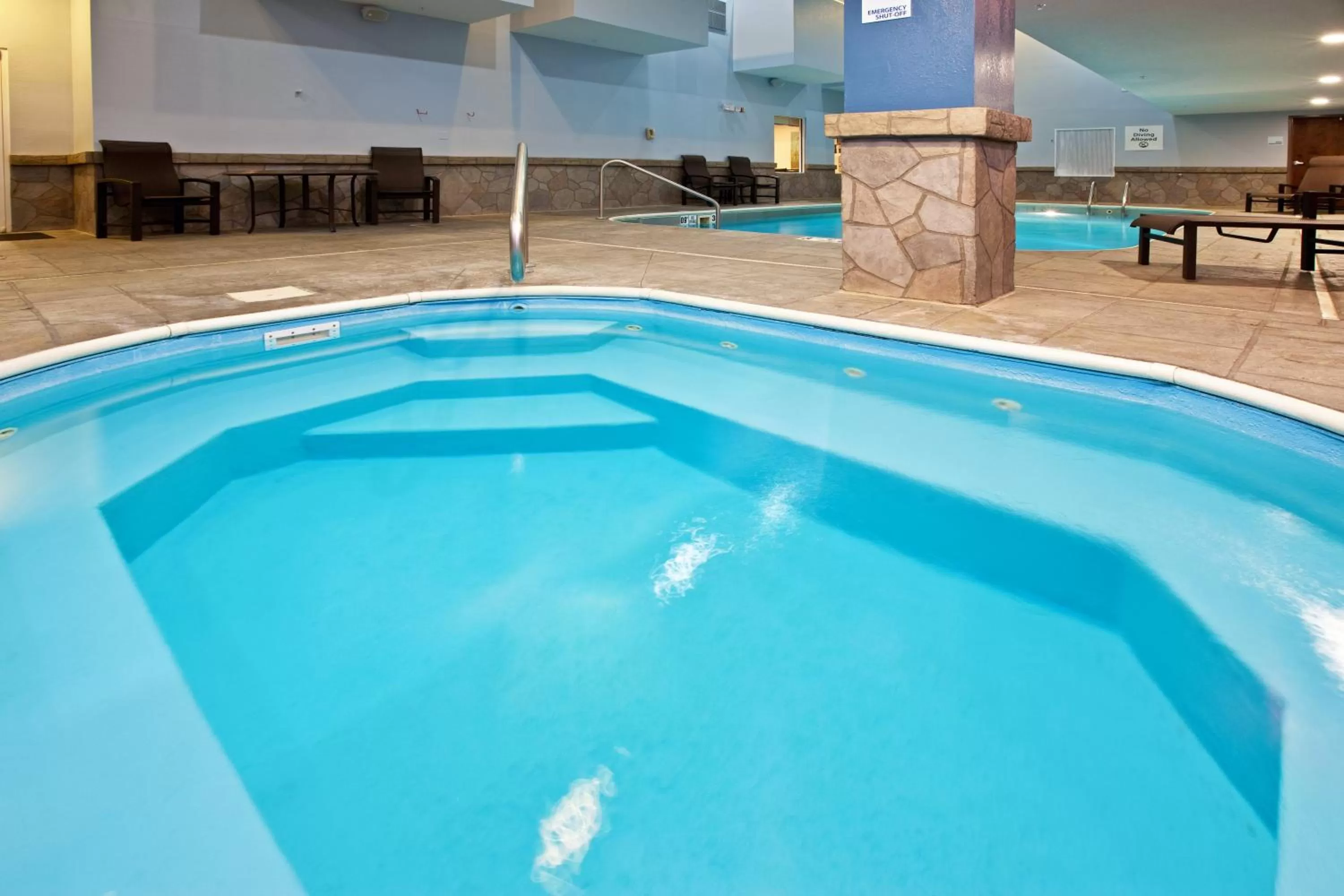Swimming pool in Holiday Inn Express Hotel & Suites Bedford by IHG