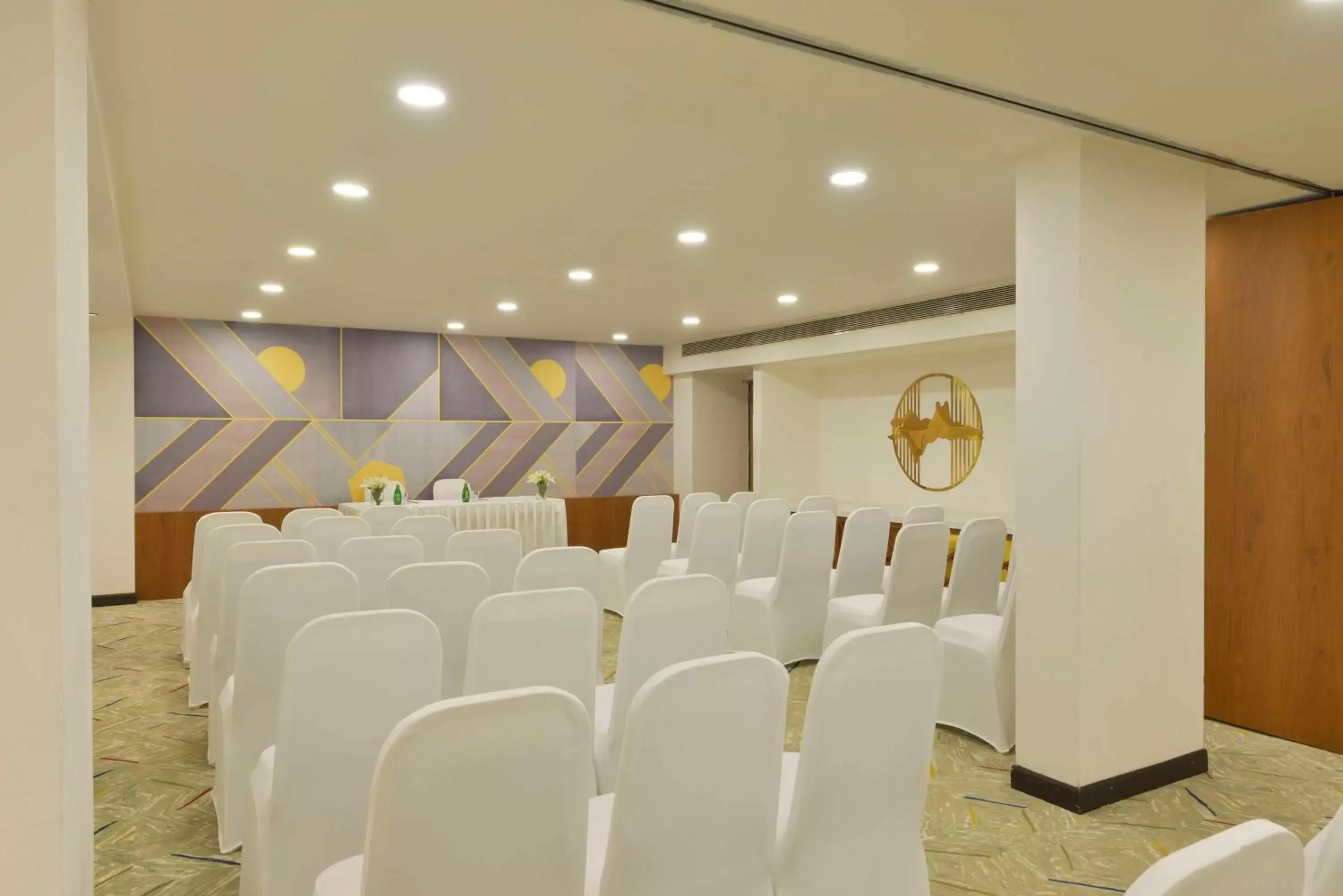 Meeting/conference room in Hampton by Hilton Vadodara-Alkapuri