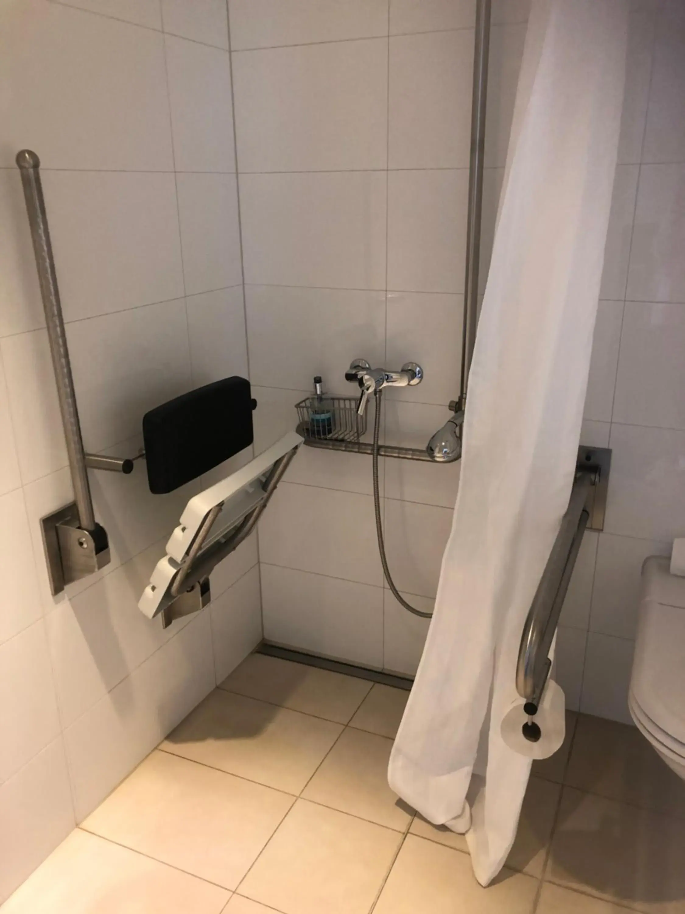 Bathroom in Hotel Hine Adon Bern Airport