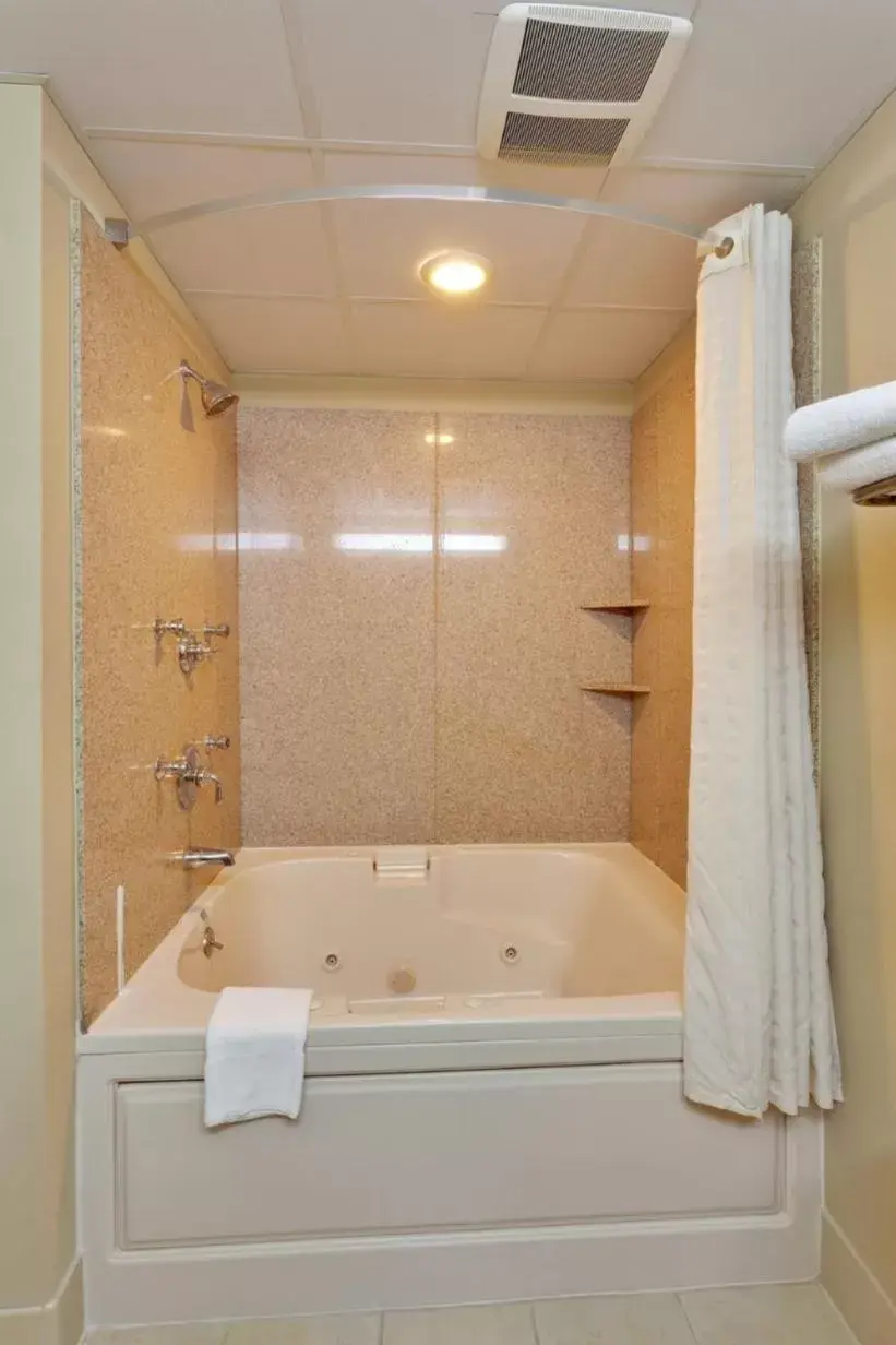 Bathroom in Country Inn & Suites by Radisson, Absecon (Atlantic City) Galloway, NJ