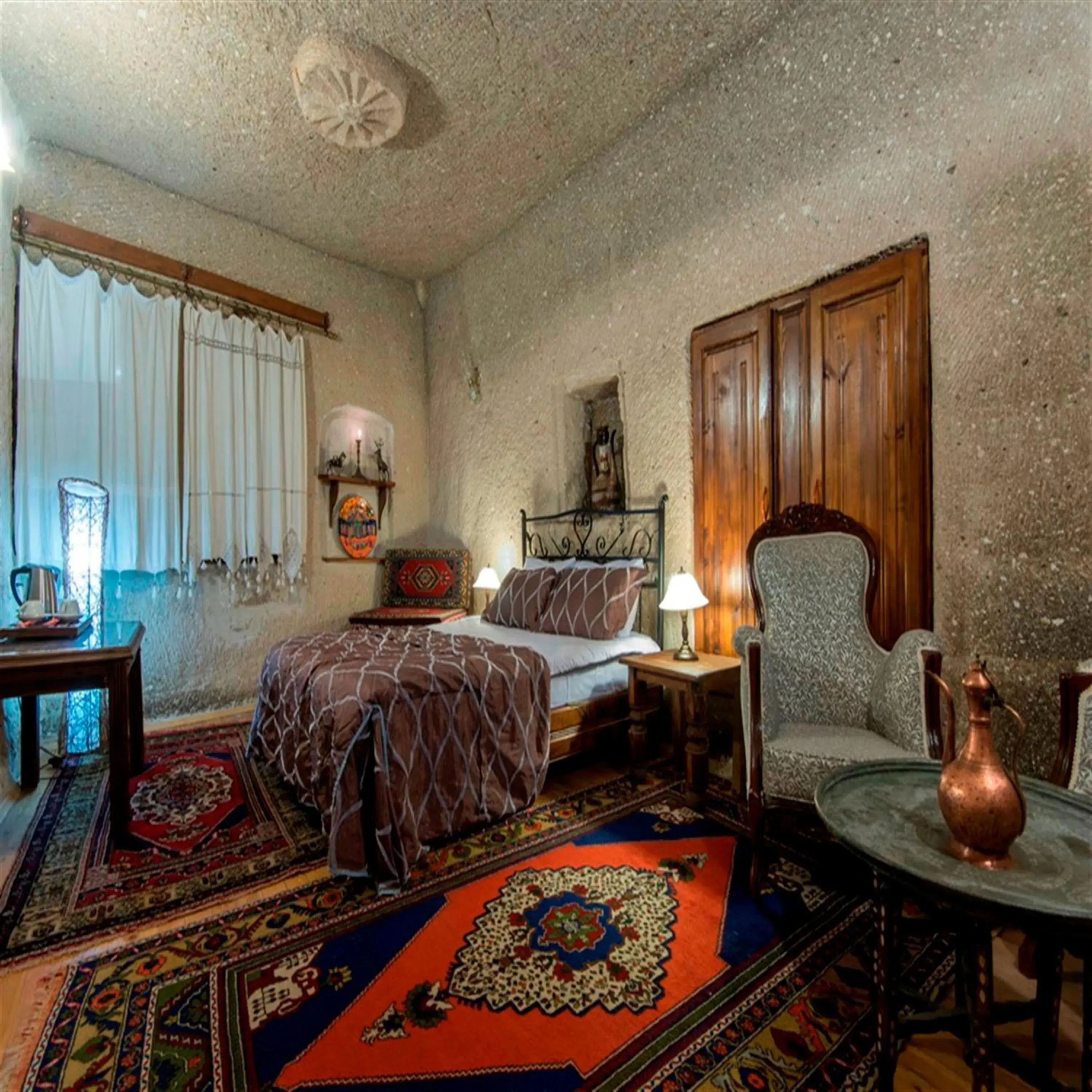 Photo of the whole room, Bed in Antique Terrace Cave Suites