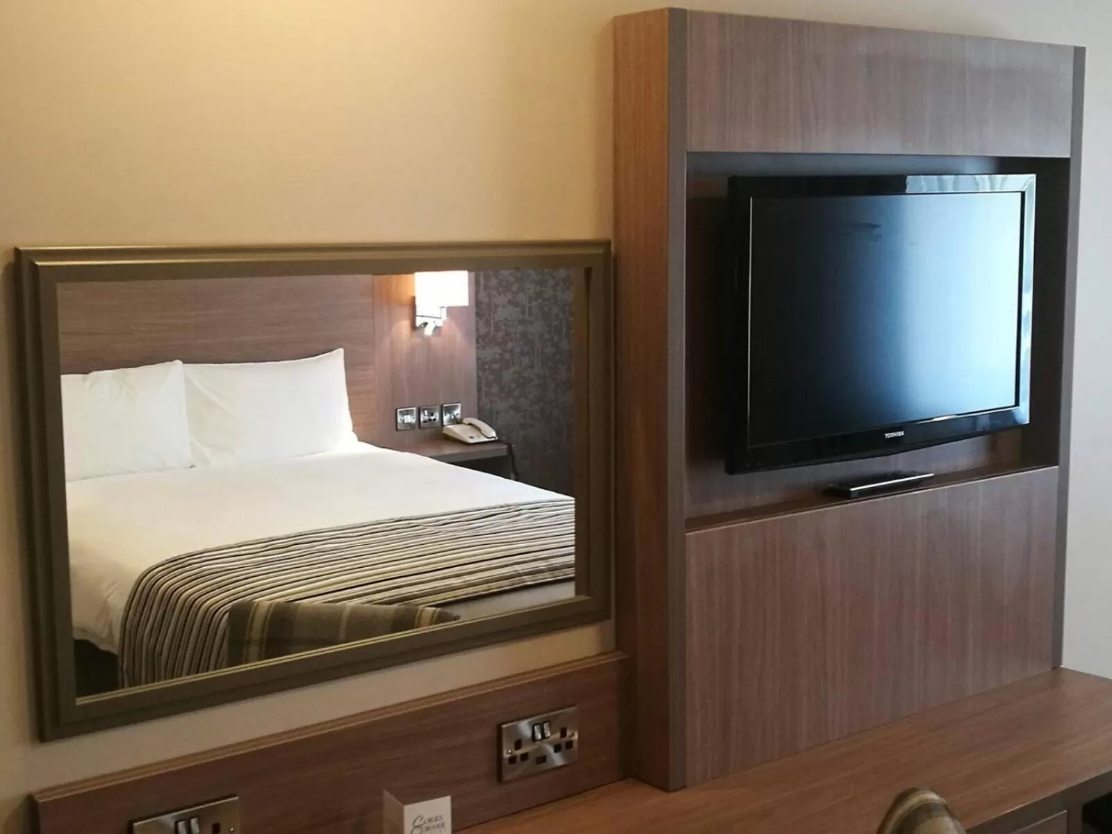 TV and multimedia, Bed in Corr's Corner Hotel