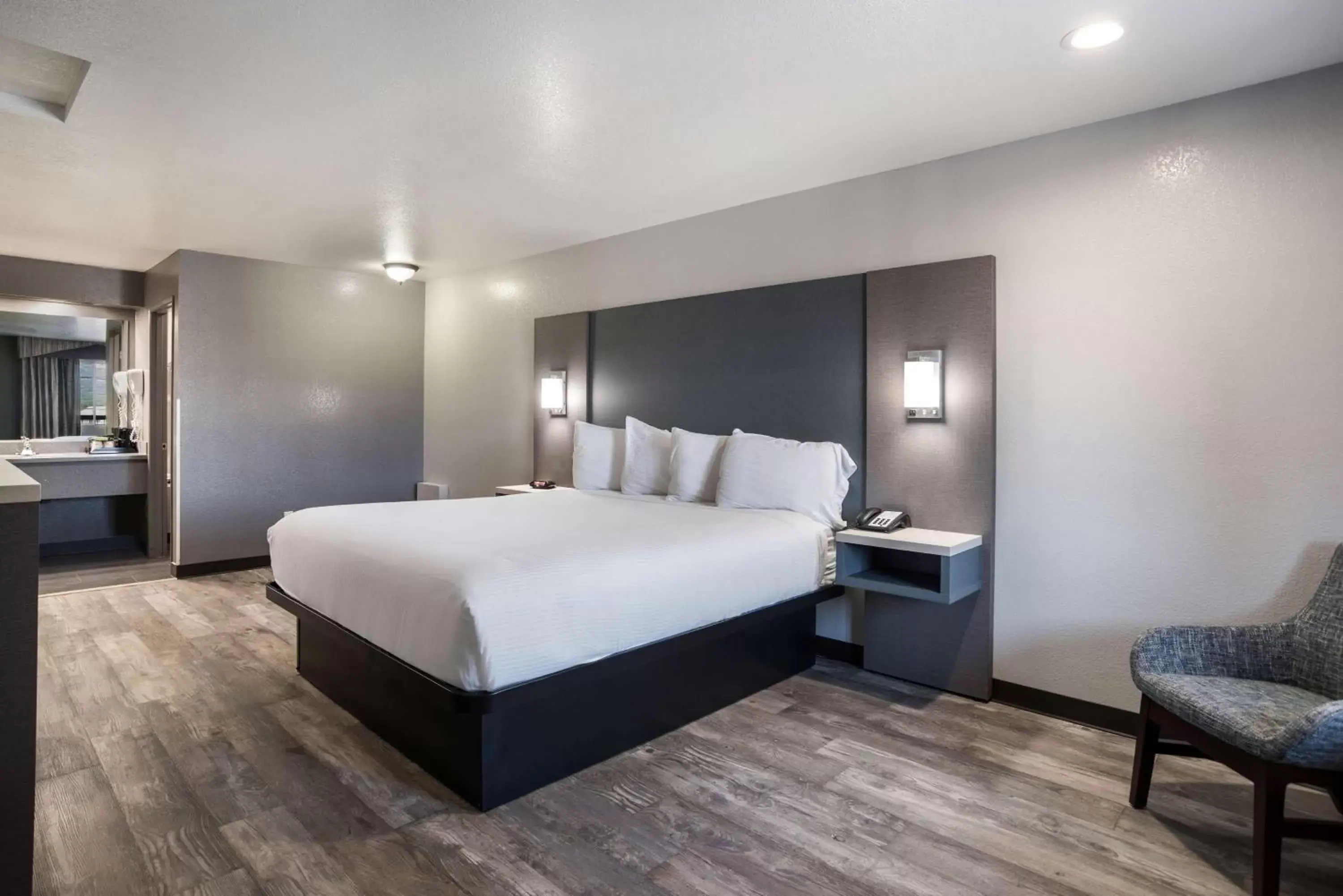 Bedroom, Bed in SureStay Hotel by Best Western Ukiah