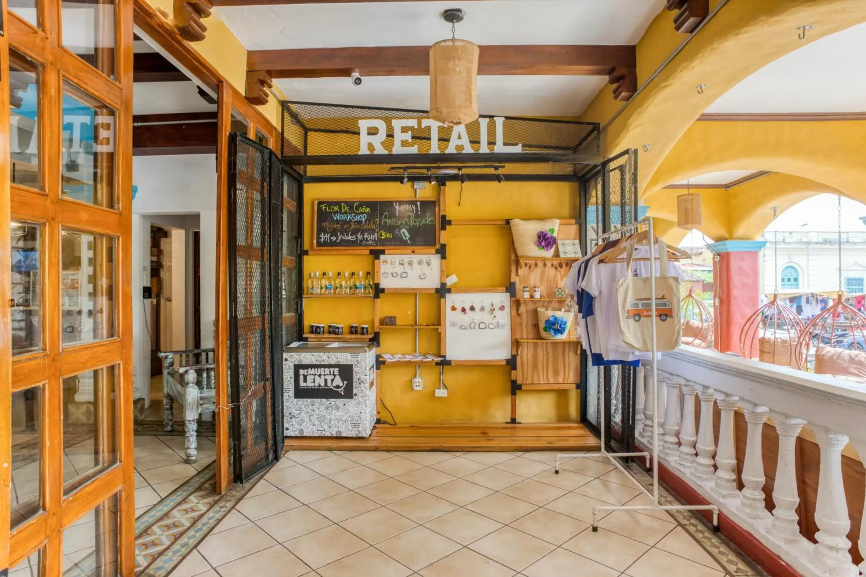 Supermarket/grocery shop in Selina Granada