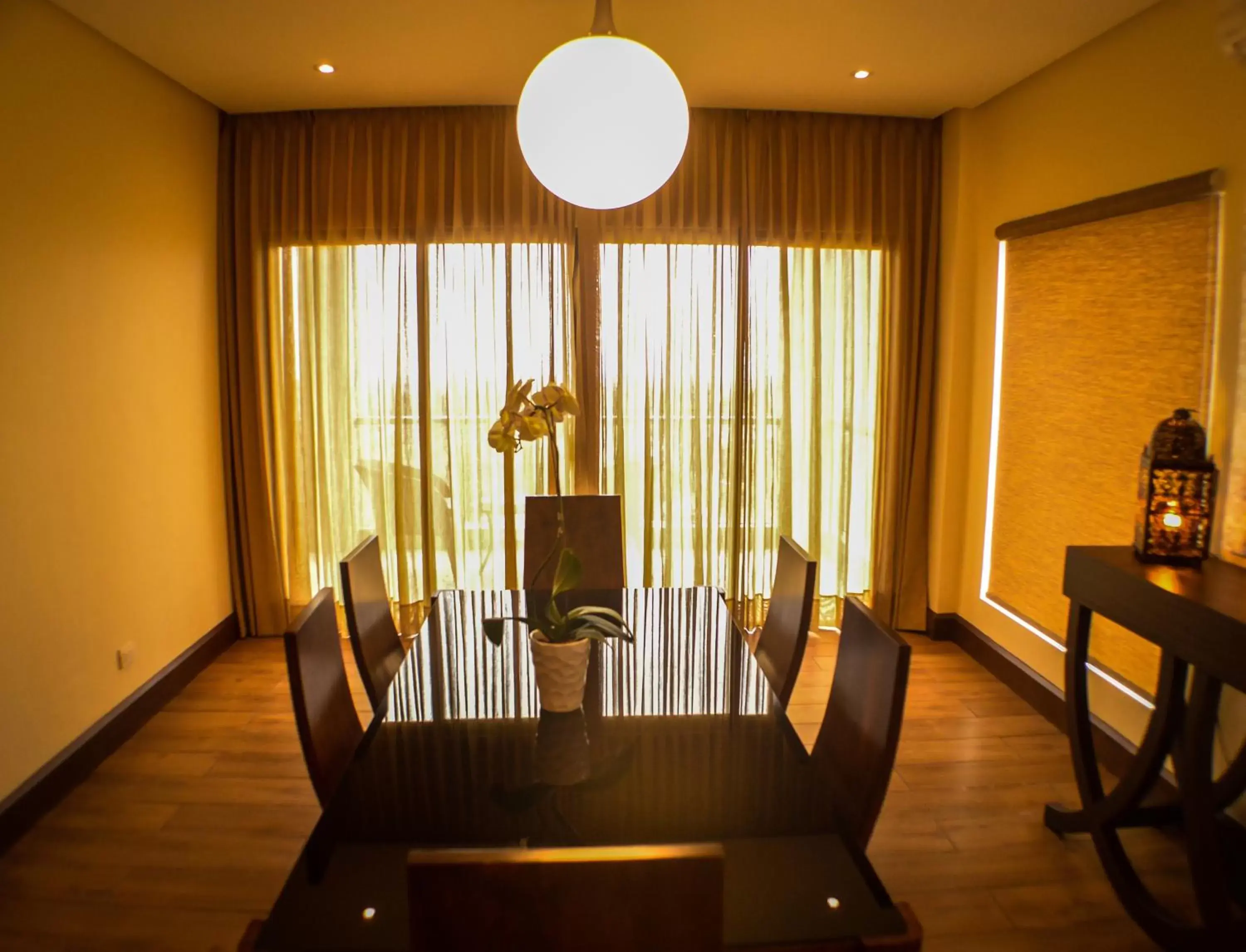 Bedroom, Dining Area in Hotel Monticello