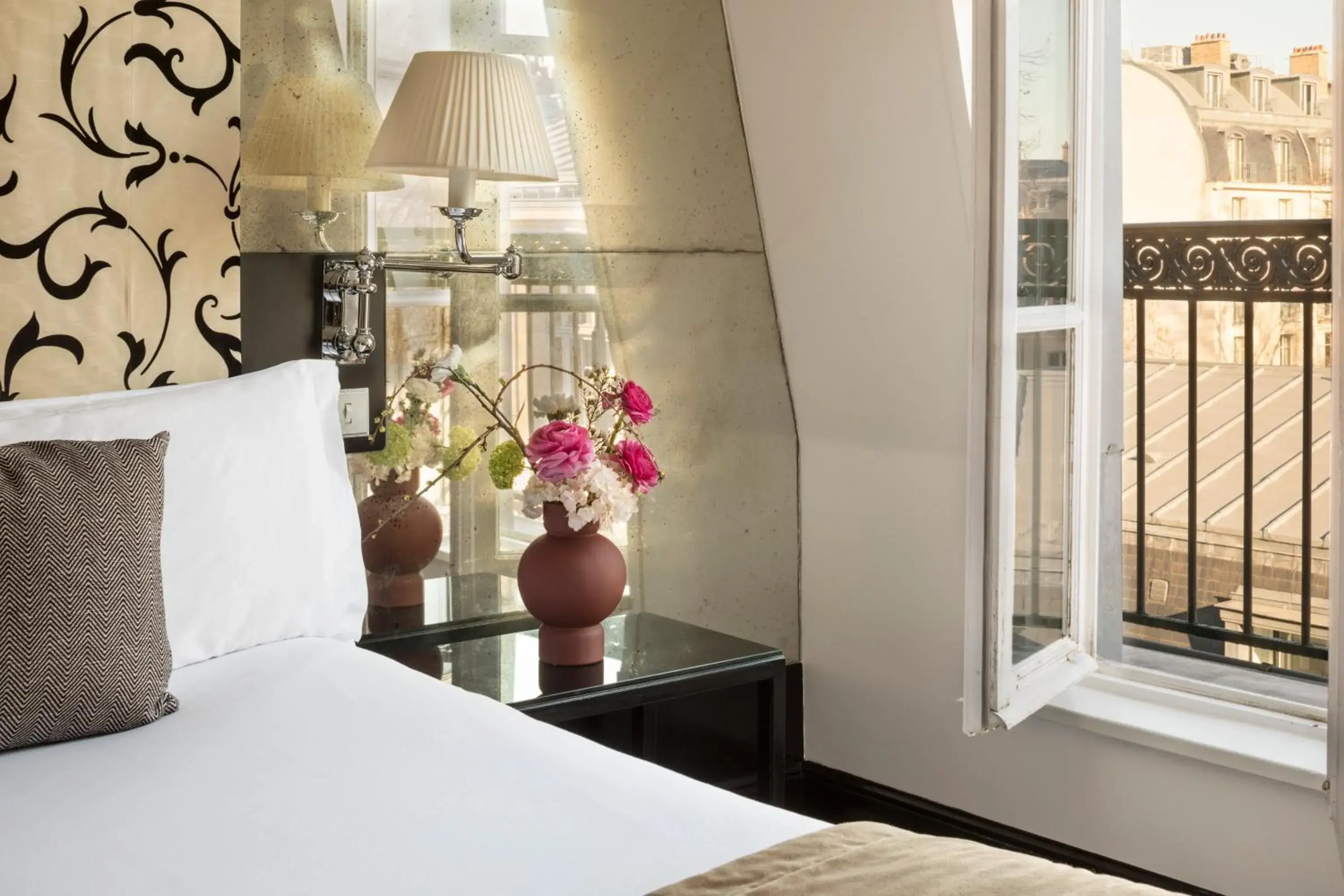 Bedroom in Castille Paris – Starhotels Collezione