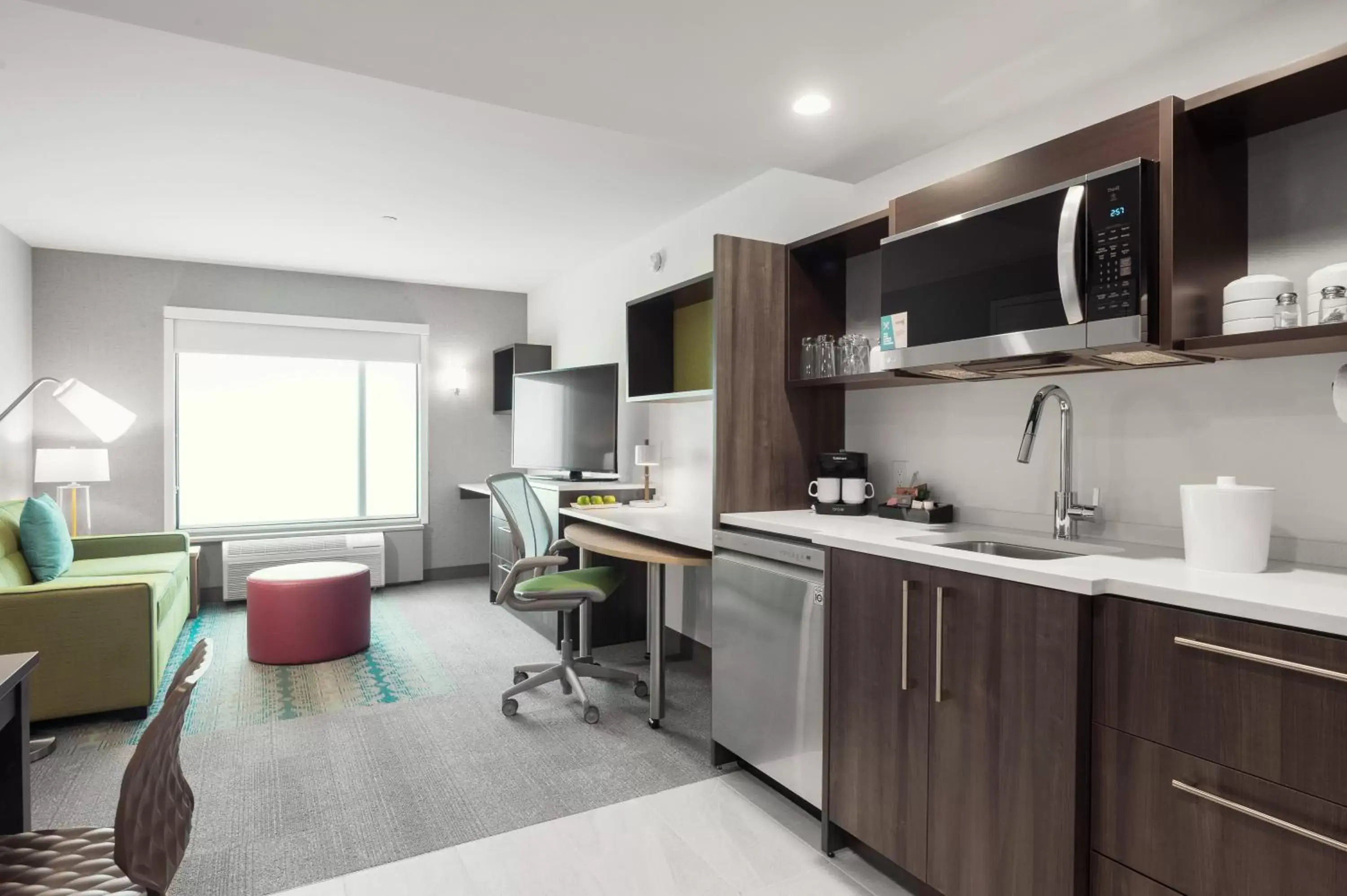 Photo of the whole room, Kitchen/Kitchenette in Home2 Suites By Hilton Quebec City