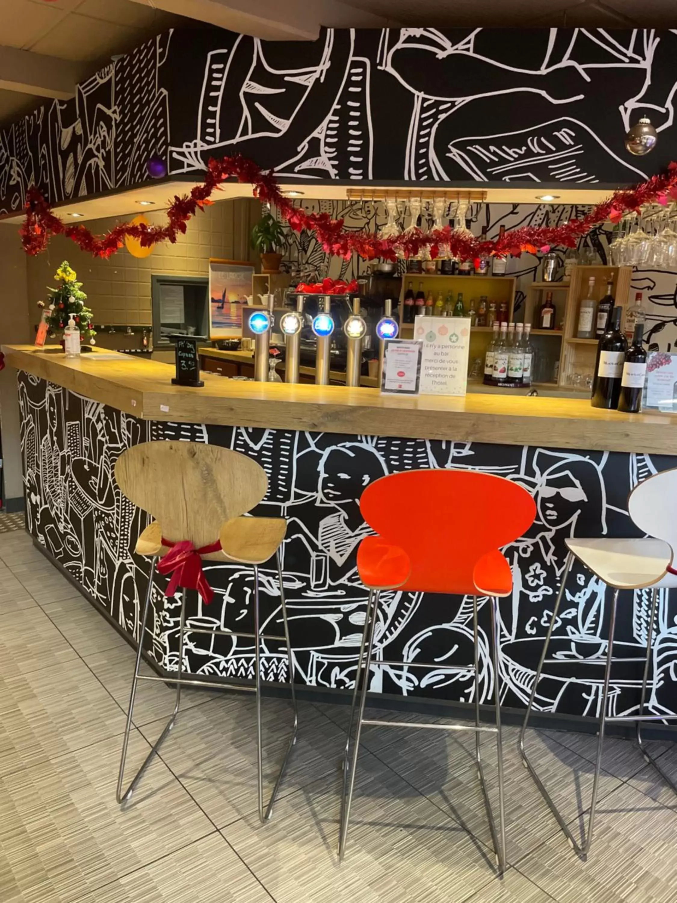 Lounge/Bar in ibis Lorient Centre Gare