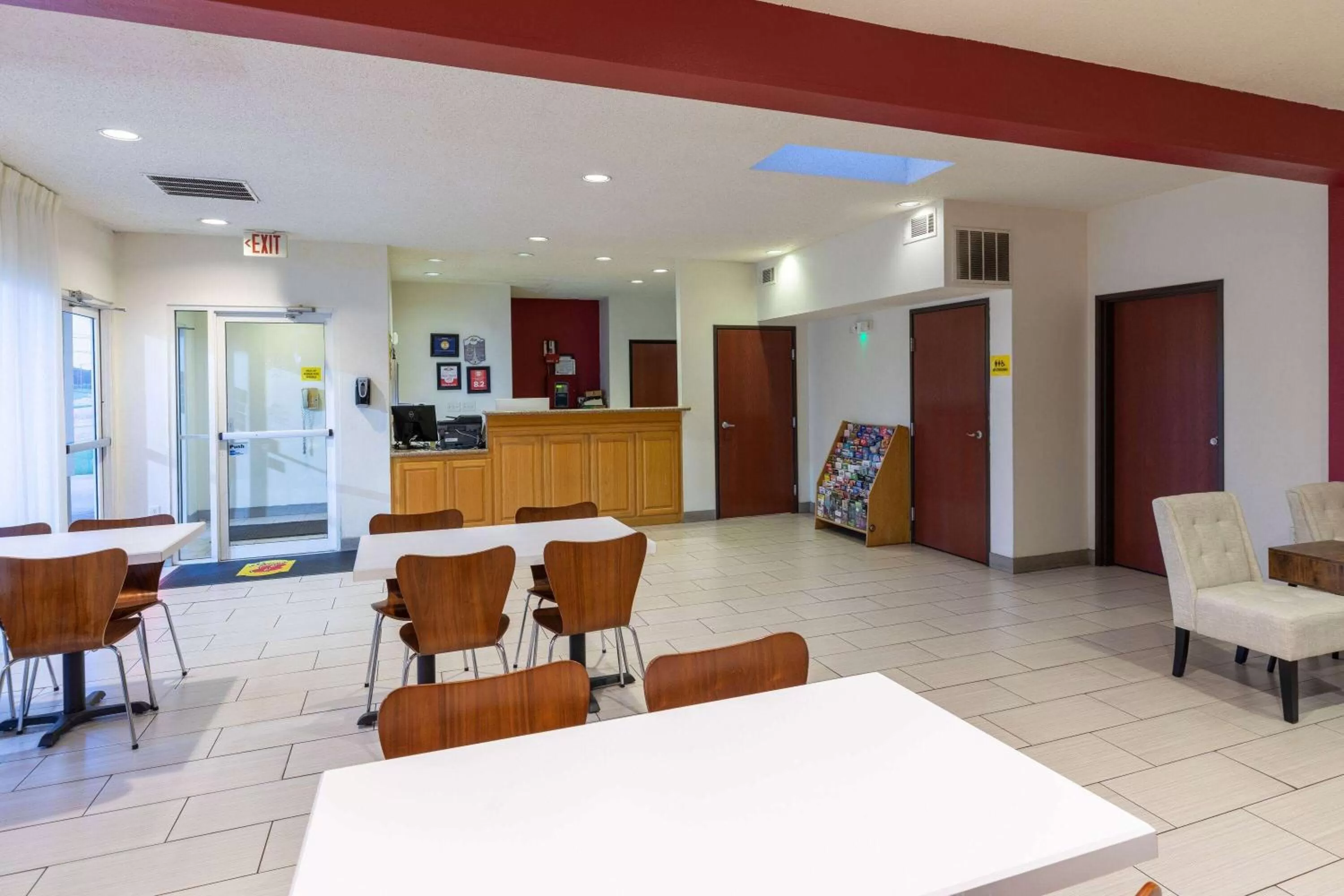 Lobby or reception in Super 8 by Wyndham Garland Rowlett East Dallas Area