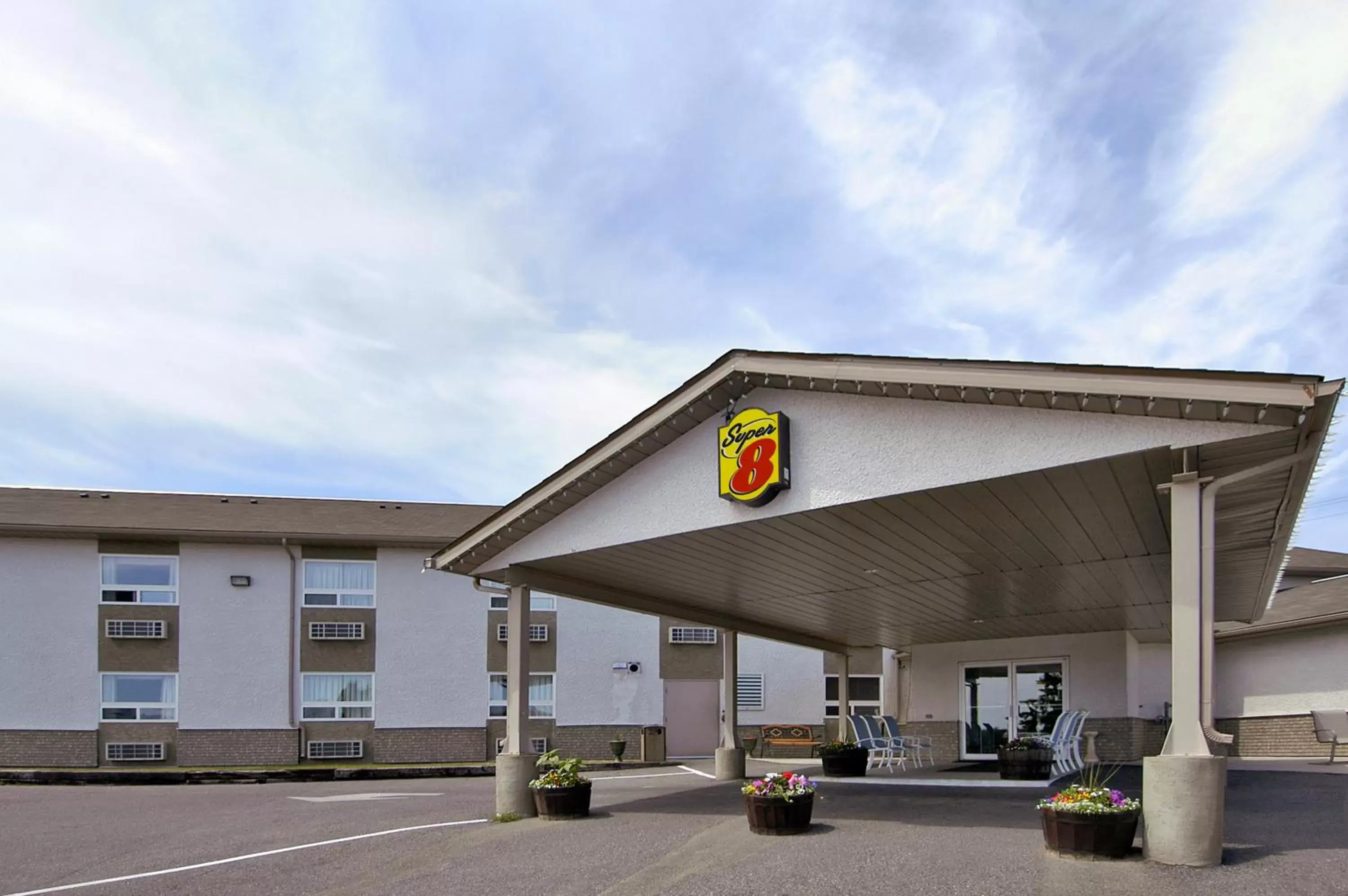 Facade/entrance in Super 8 by Wyndham Kenora Facade/entrance in Super 8 by Wyndham Kenora