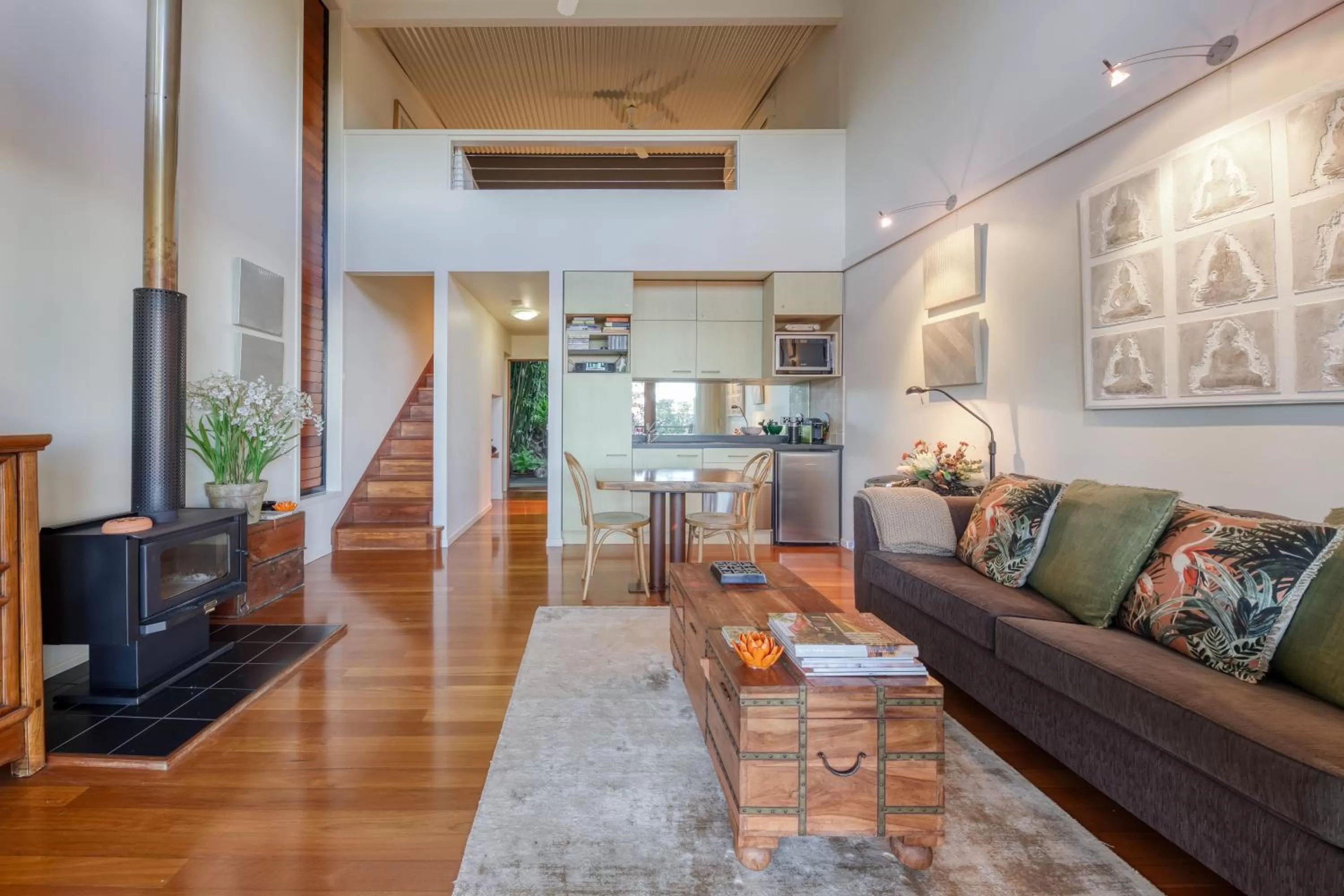 TV and multimedia in Taman Sari Sunshine Coast Romantic Pet-Friendly Hinterland Retreat