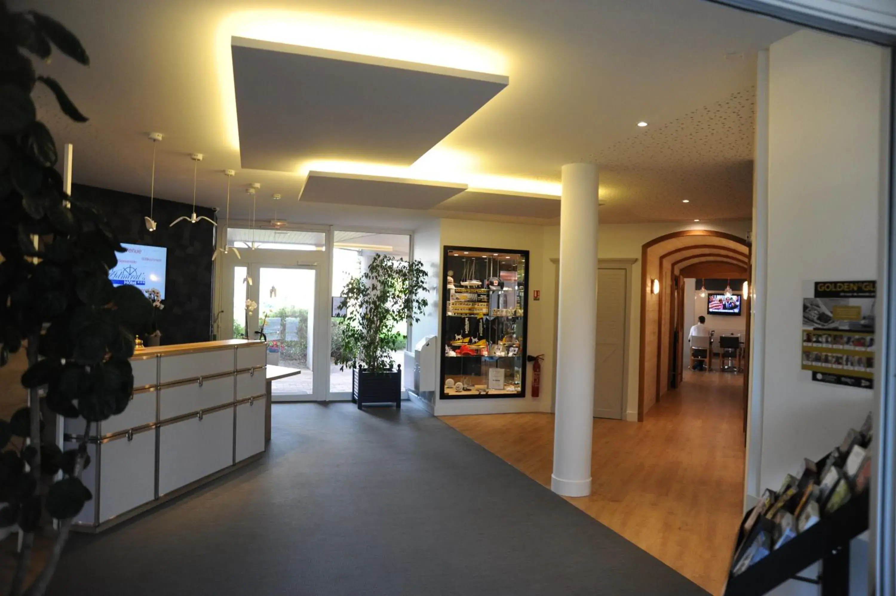 Lobby or reception, Lobby/Reception in The Originals Boutique, Hotel Admiral's, Les Sables-d'Olonne (Inter-Hotel)
