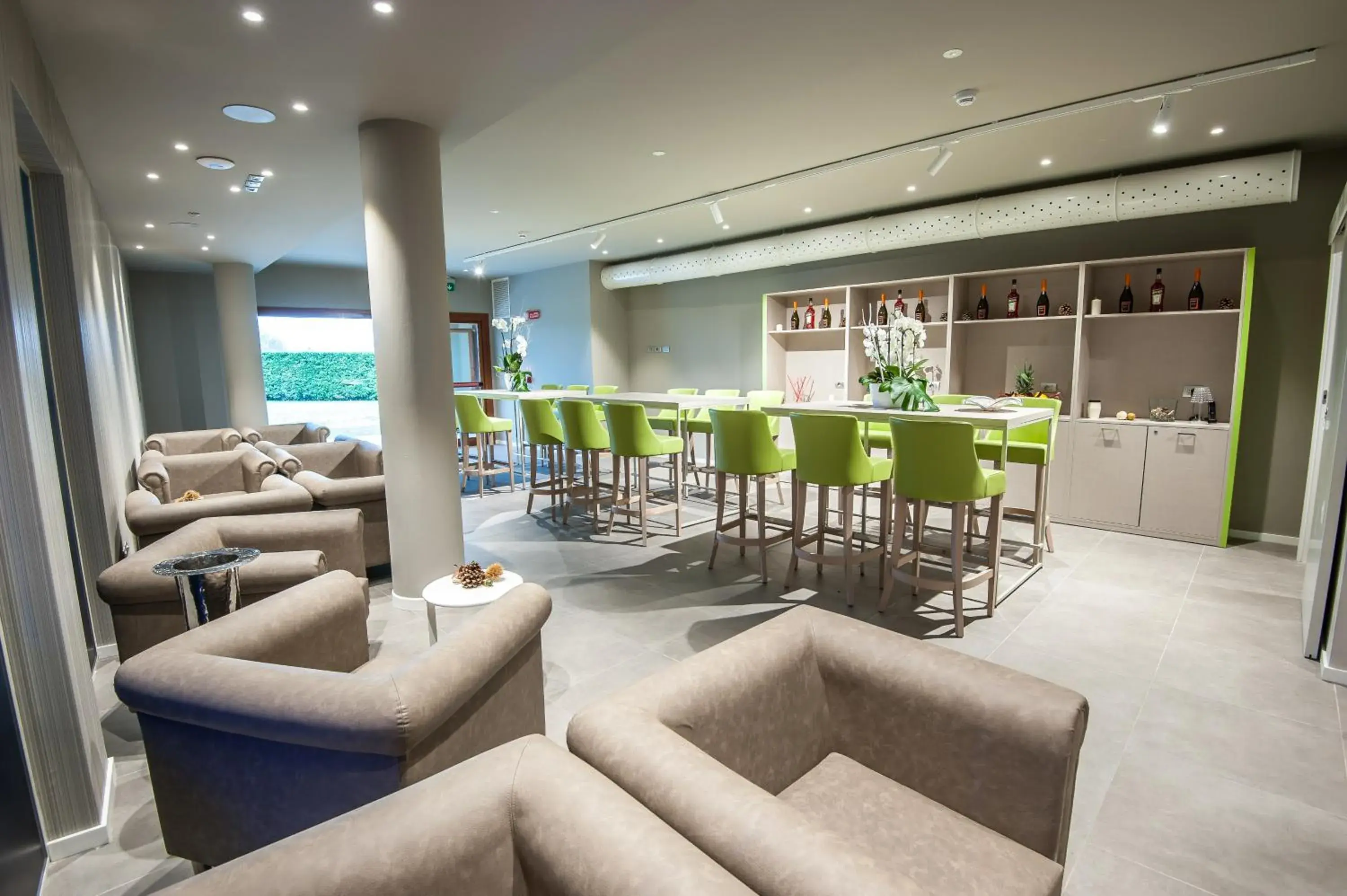 Lounge or bar, Lounge/Bar in Hotel Horizon Wellness & Spa Resort; Best Western Signature Collection