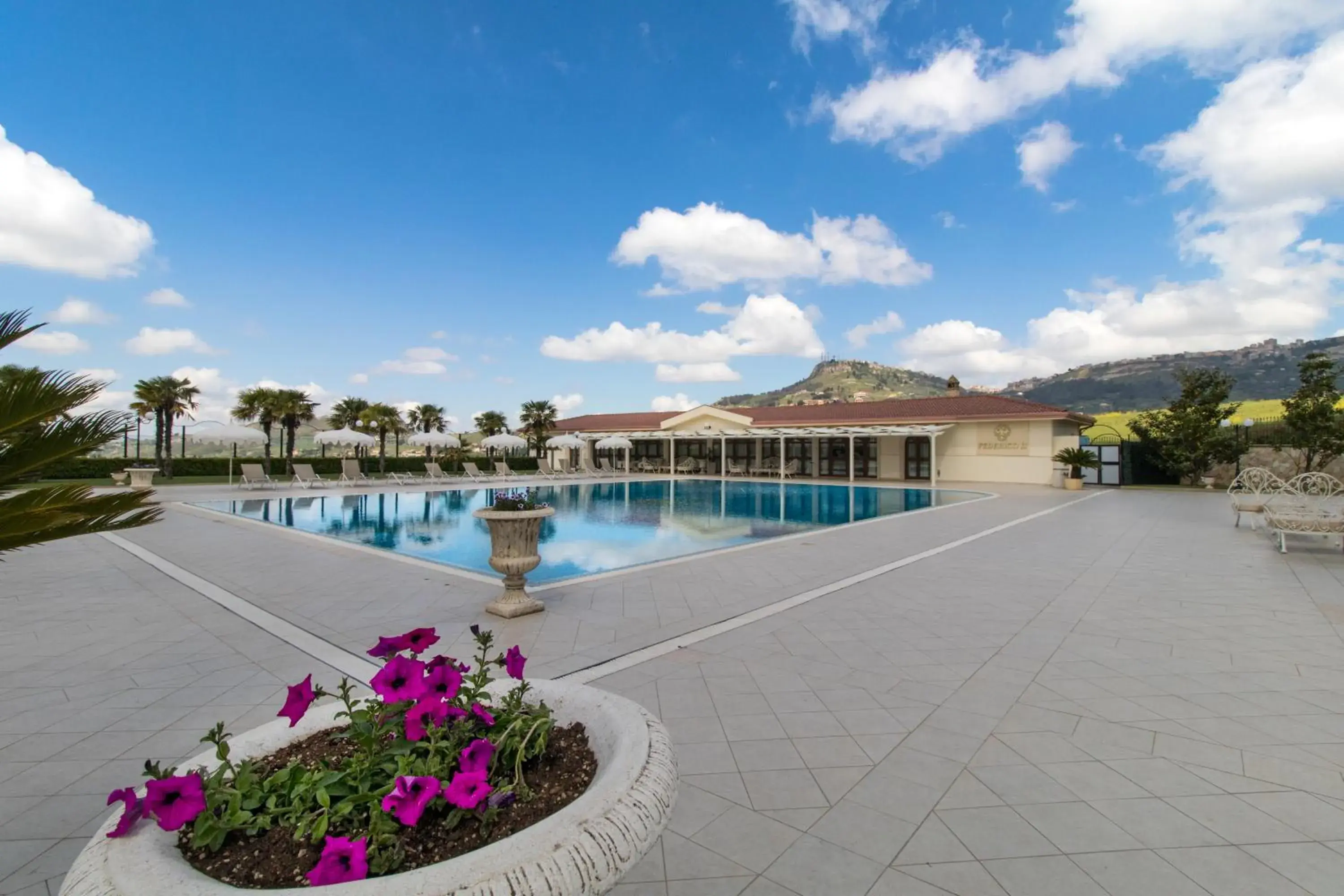 Balcony/Terrace, Swimming Pool in Hotel Federico II