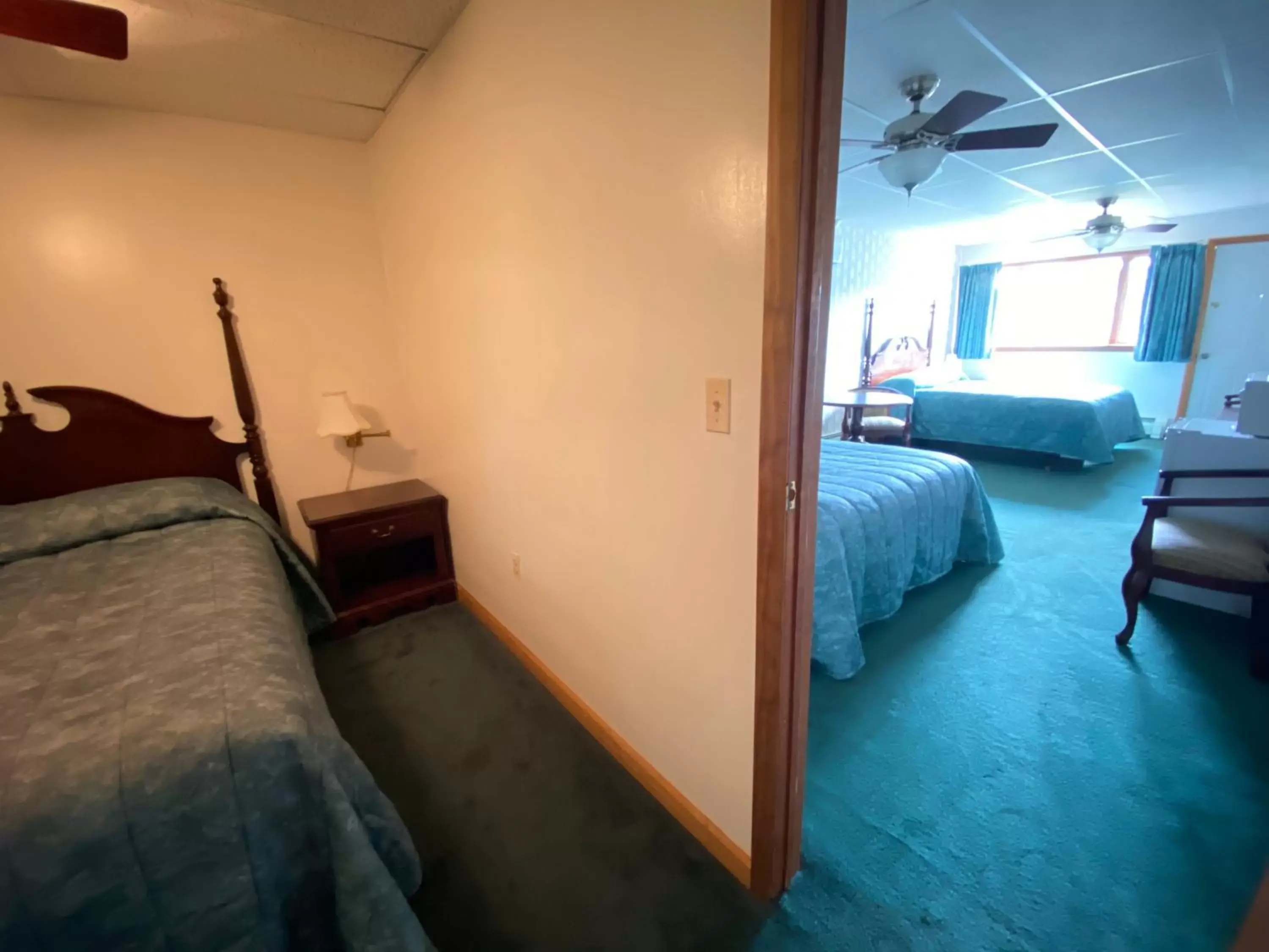 Bedroom, Bed in Sara Placid Inn & Suites
