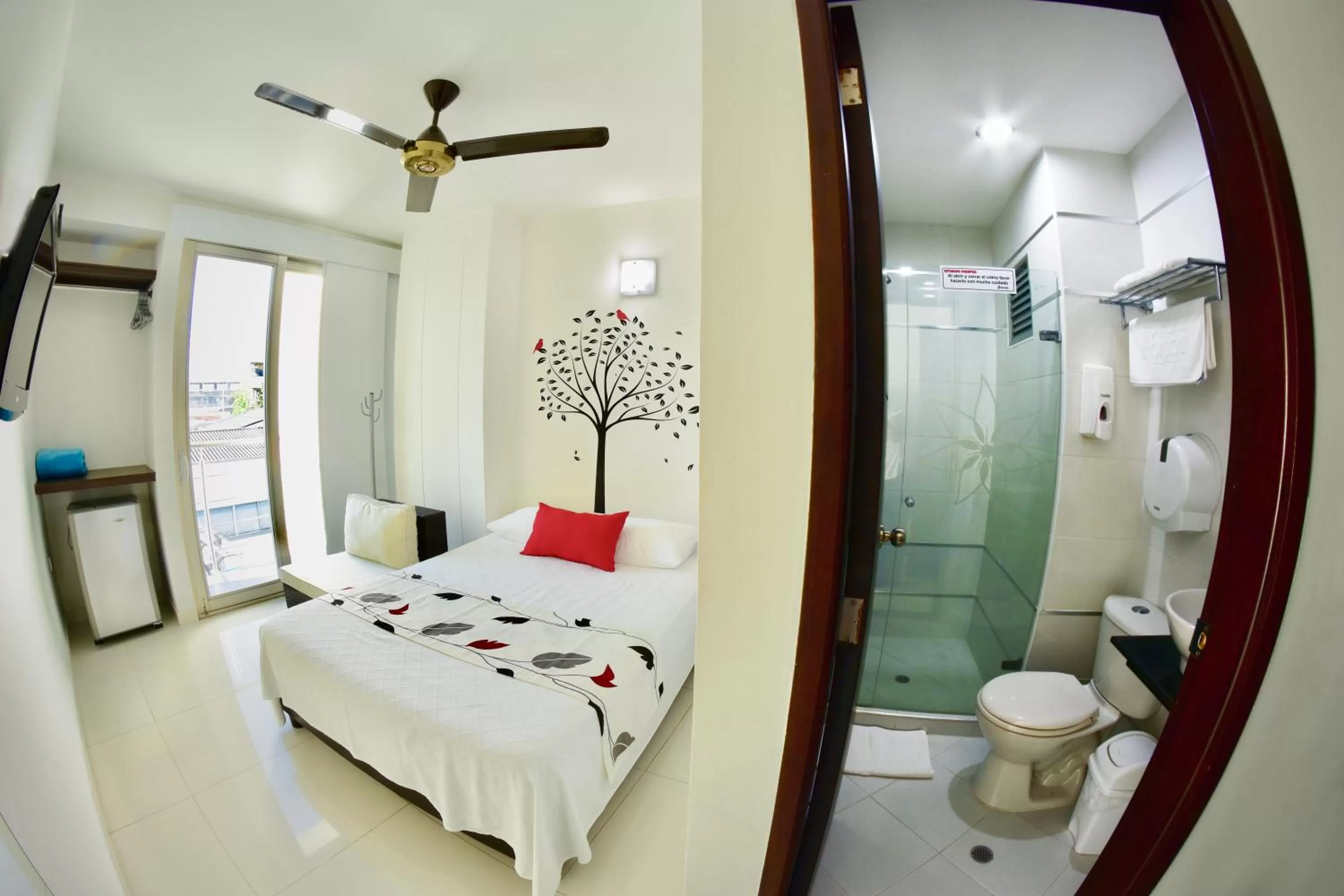 Bathroom, Bed in Hotel Florida Sincelejo