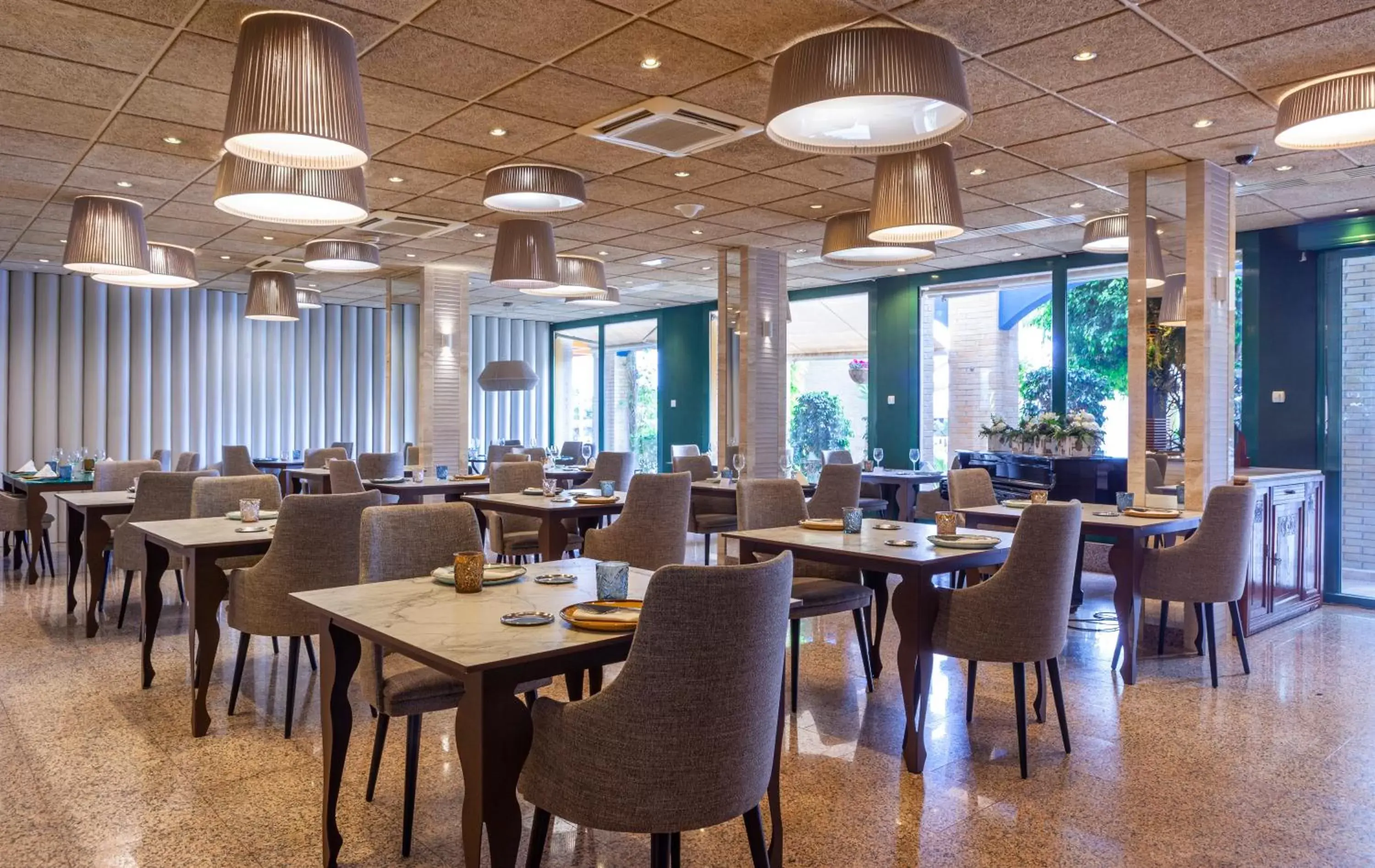 Restaurant/Places to Eat in Hotel La Laguna Spa & Golf