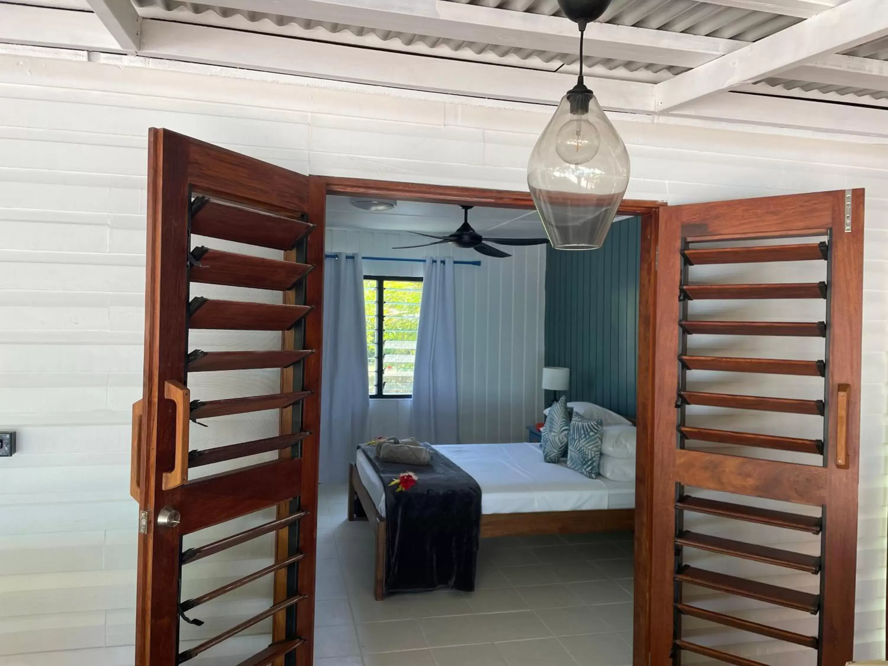 Balcony/Terrace, Bed in Turtle Bay Lodge